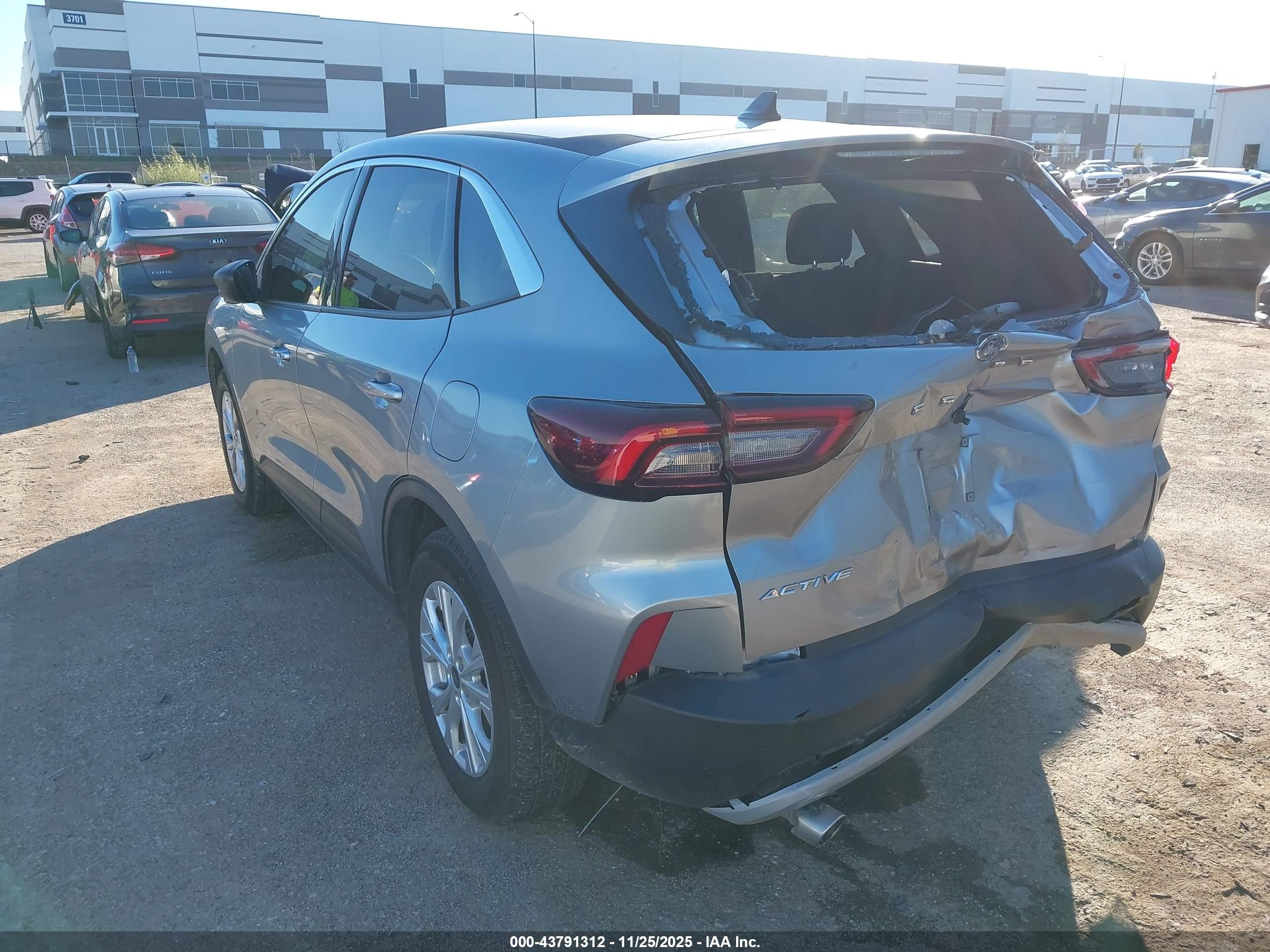 FORD ESCAPE image 3