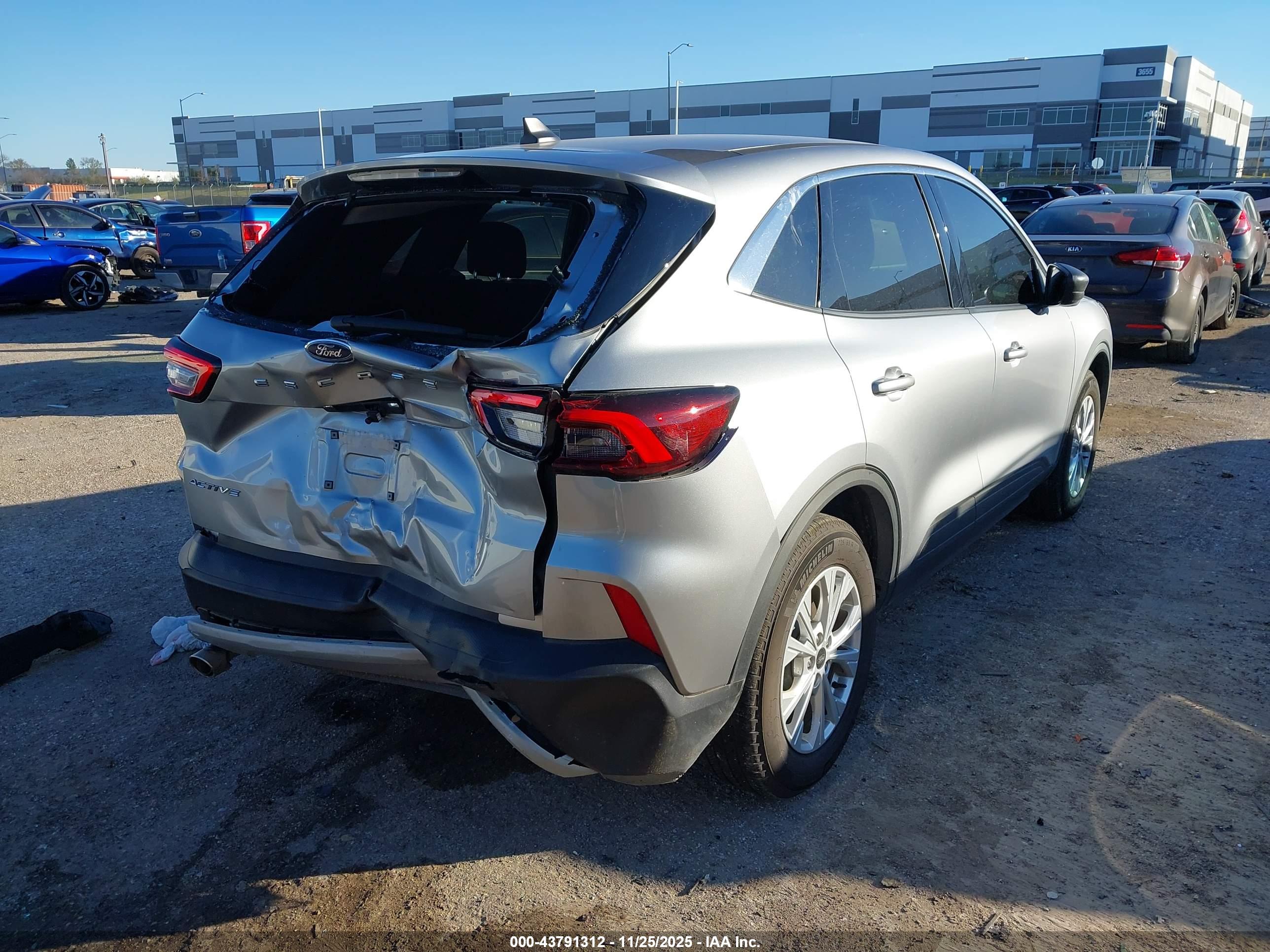 FORD ESCAPE image 4