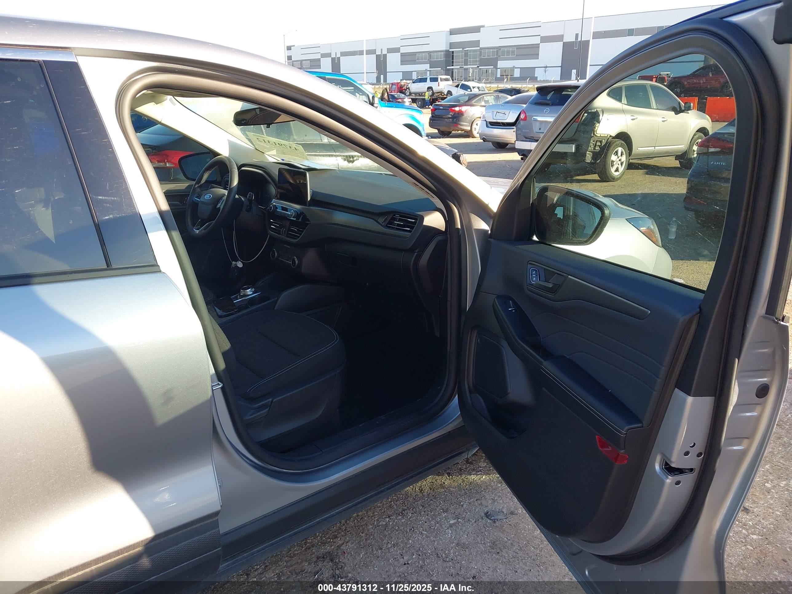 FORD ESCAPE image 5