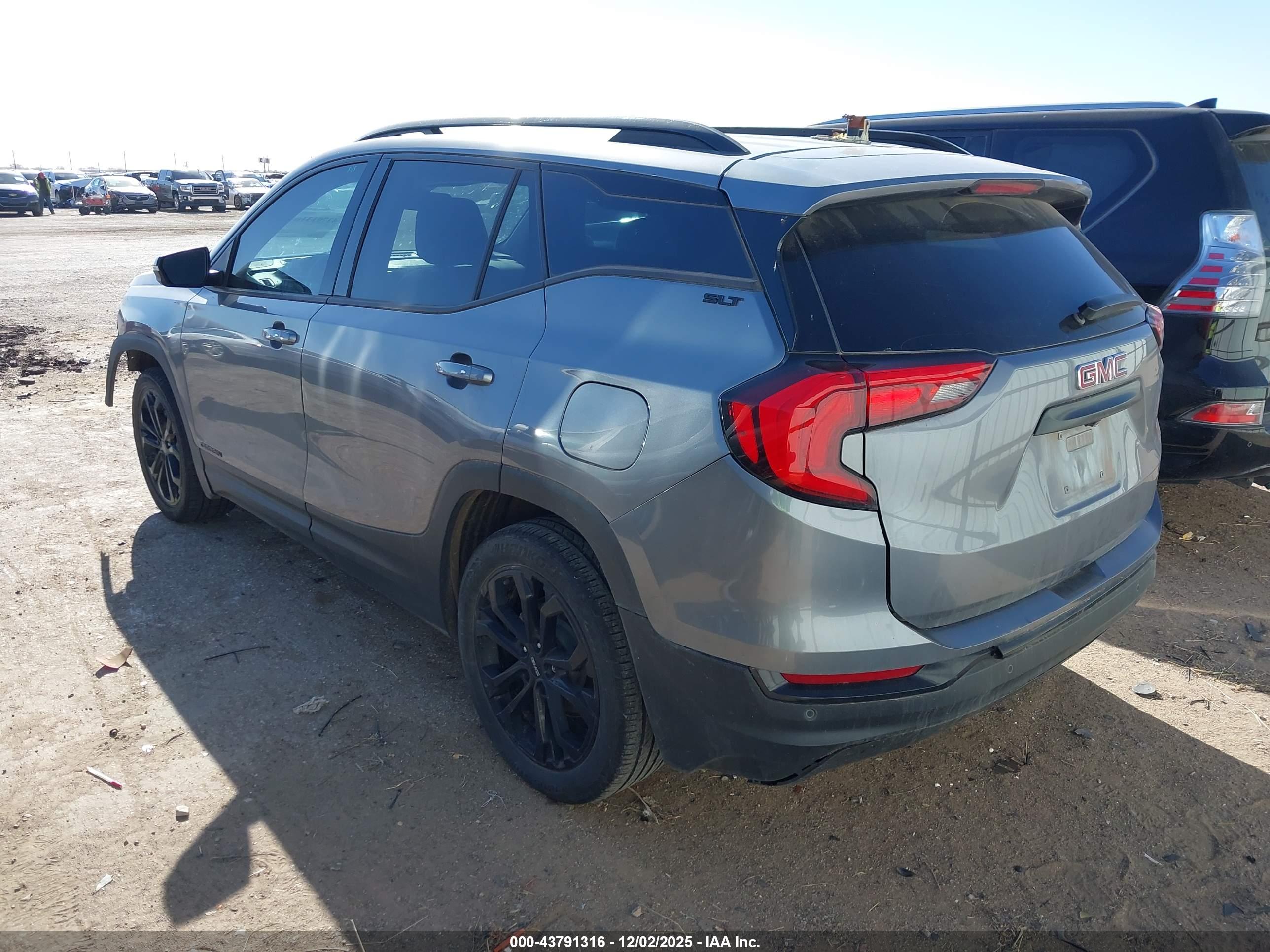 GMC TERRAIN image 3