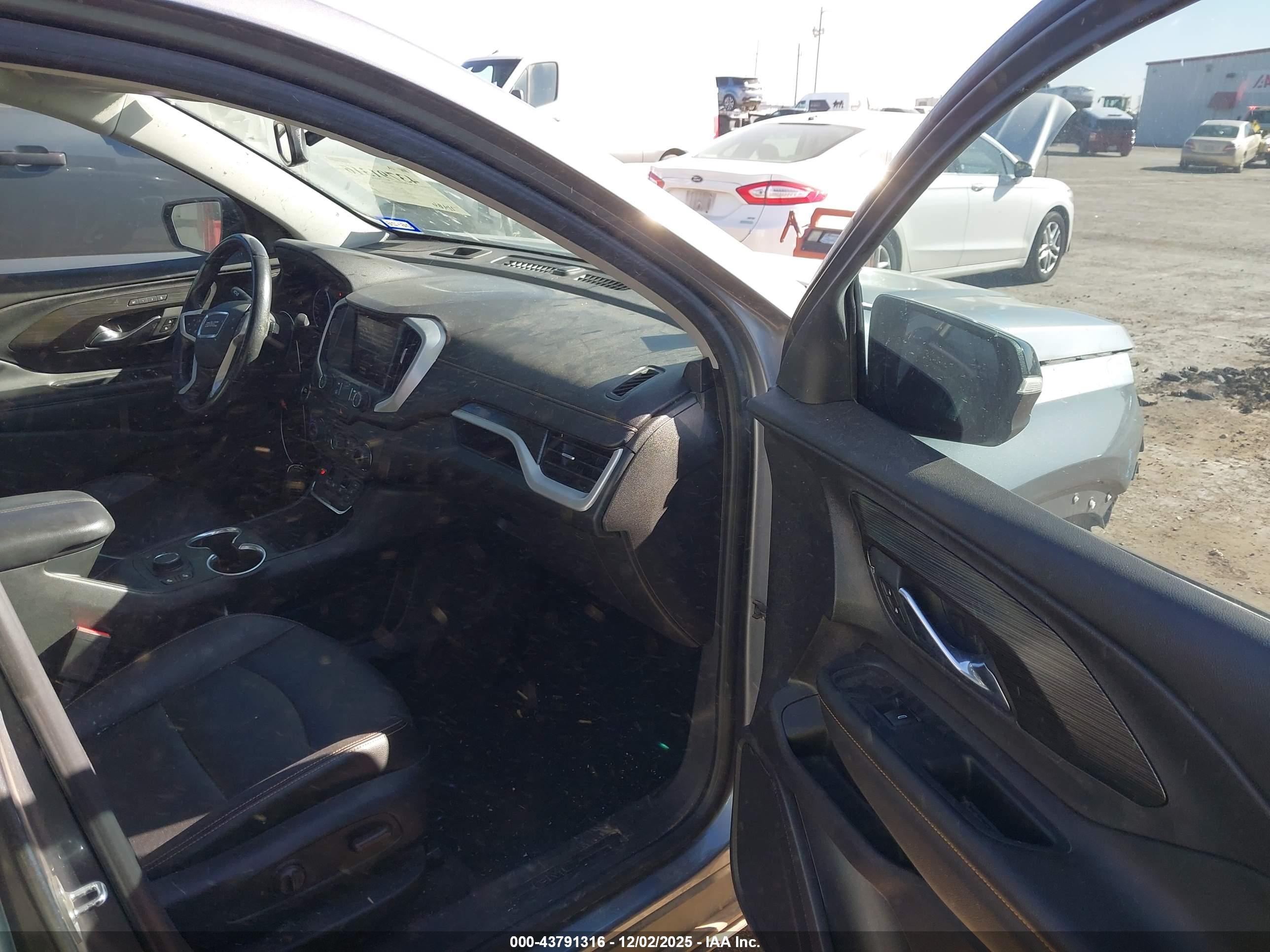 GMC TERRAIN image 5