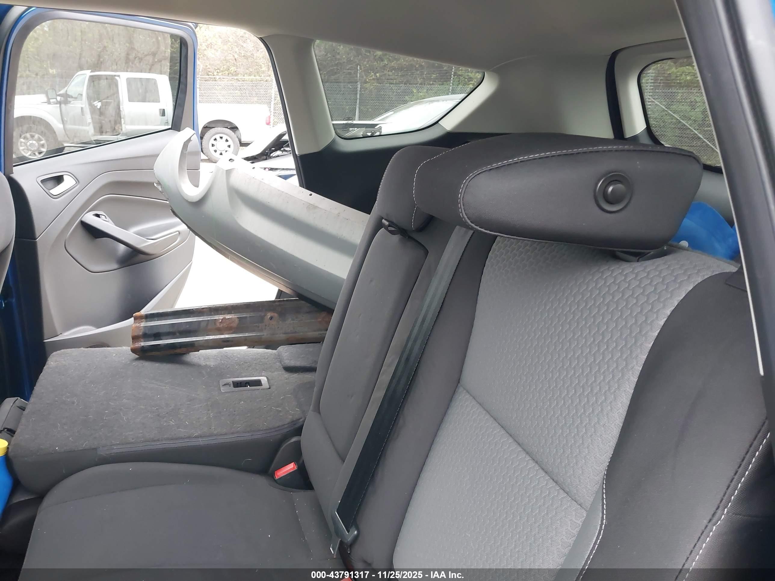 FORD ESCAPE image 8