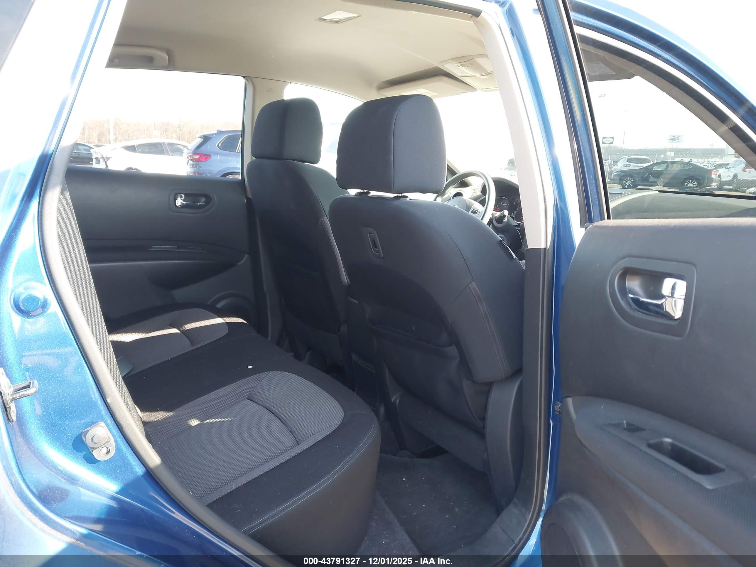 NISSAN ROGUE image 8