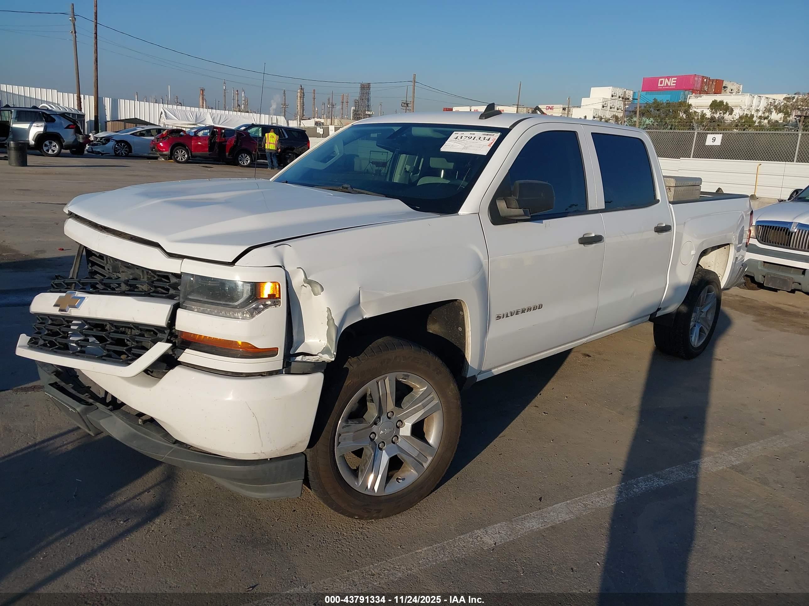 CHEVROLET SILVERADO image 2