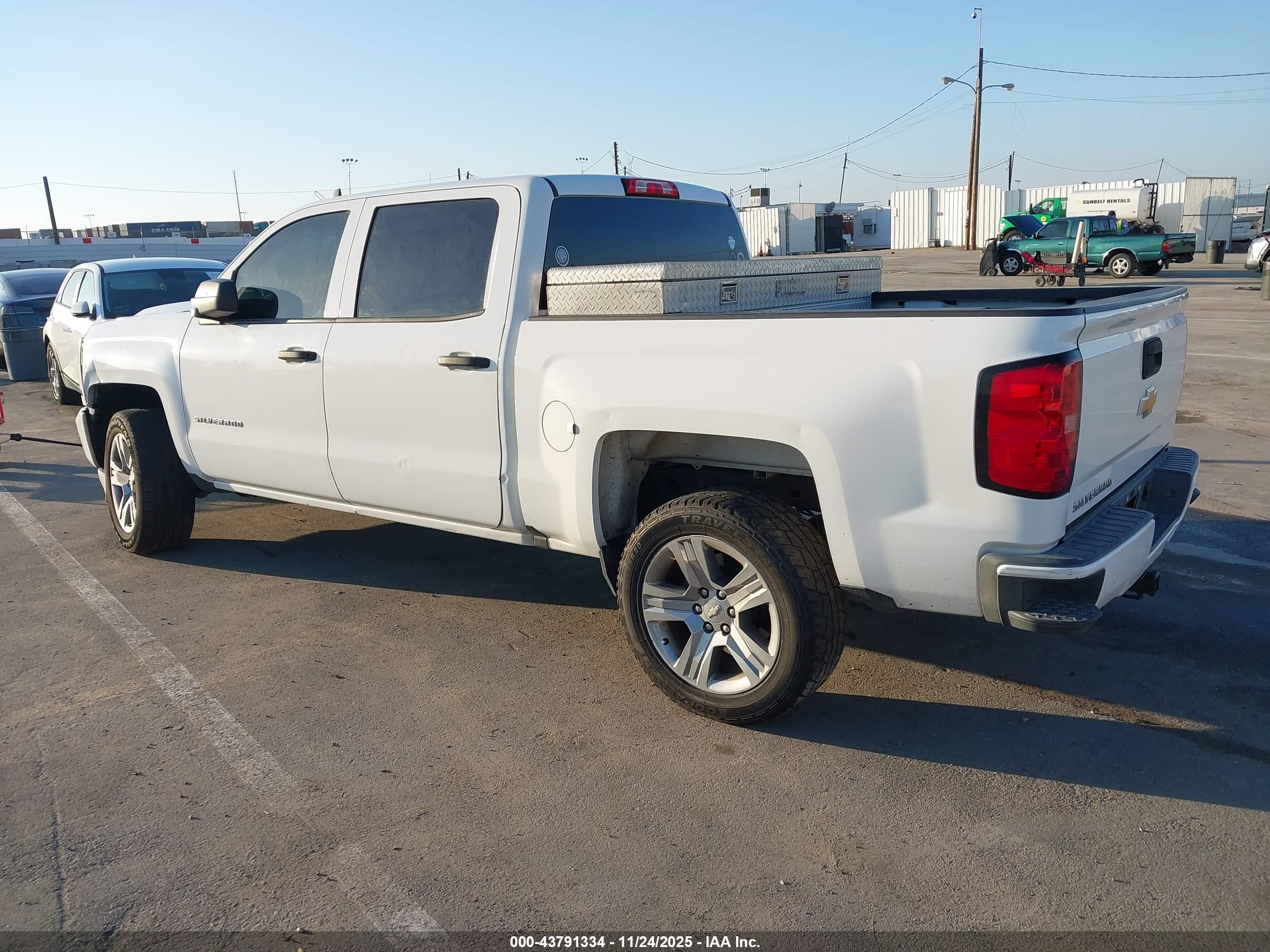 CHEVROLET SILVERADO image 3