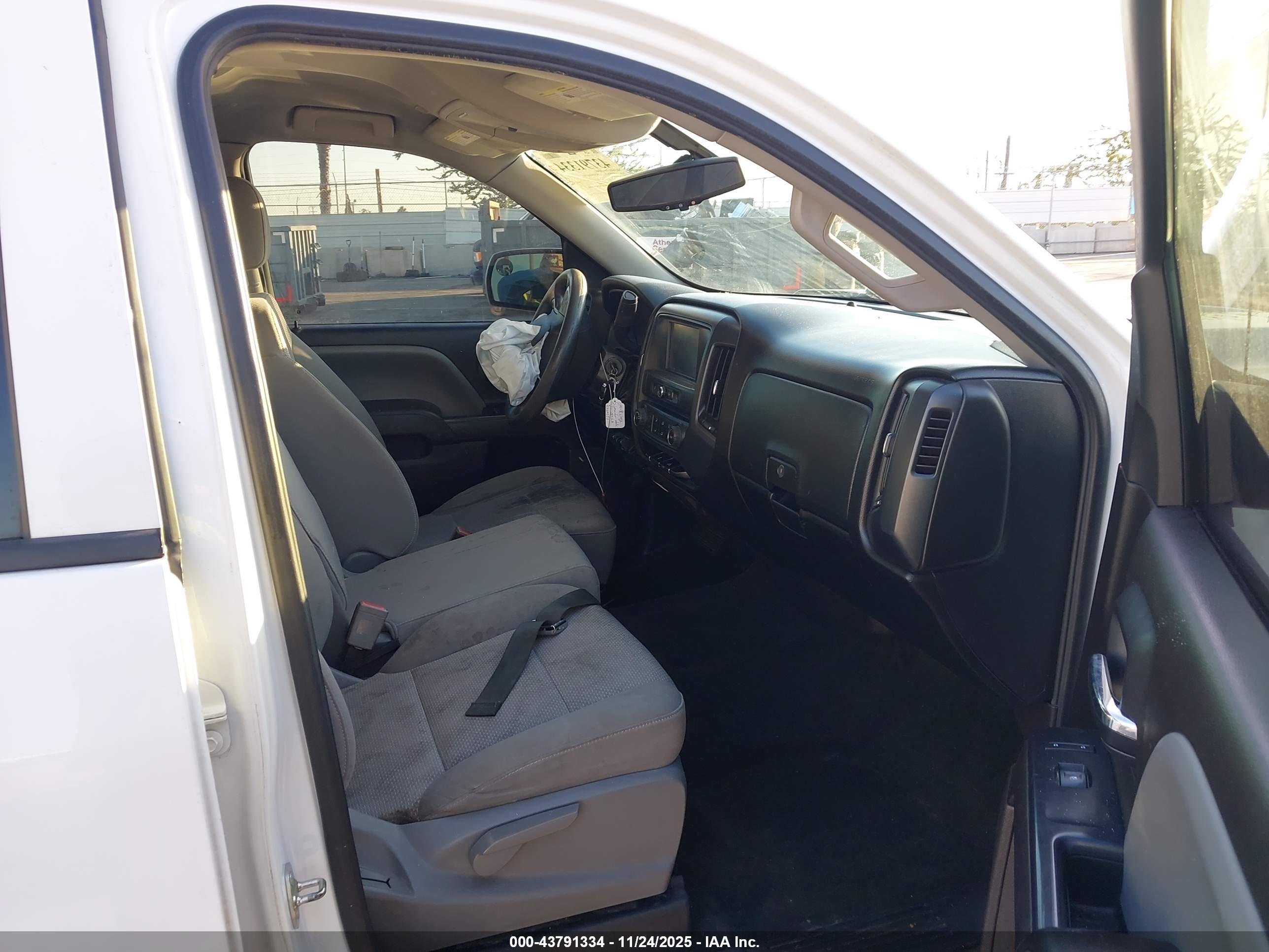 CHEVROLET SILVERADO image 5