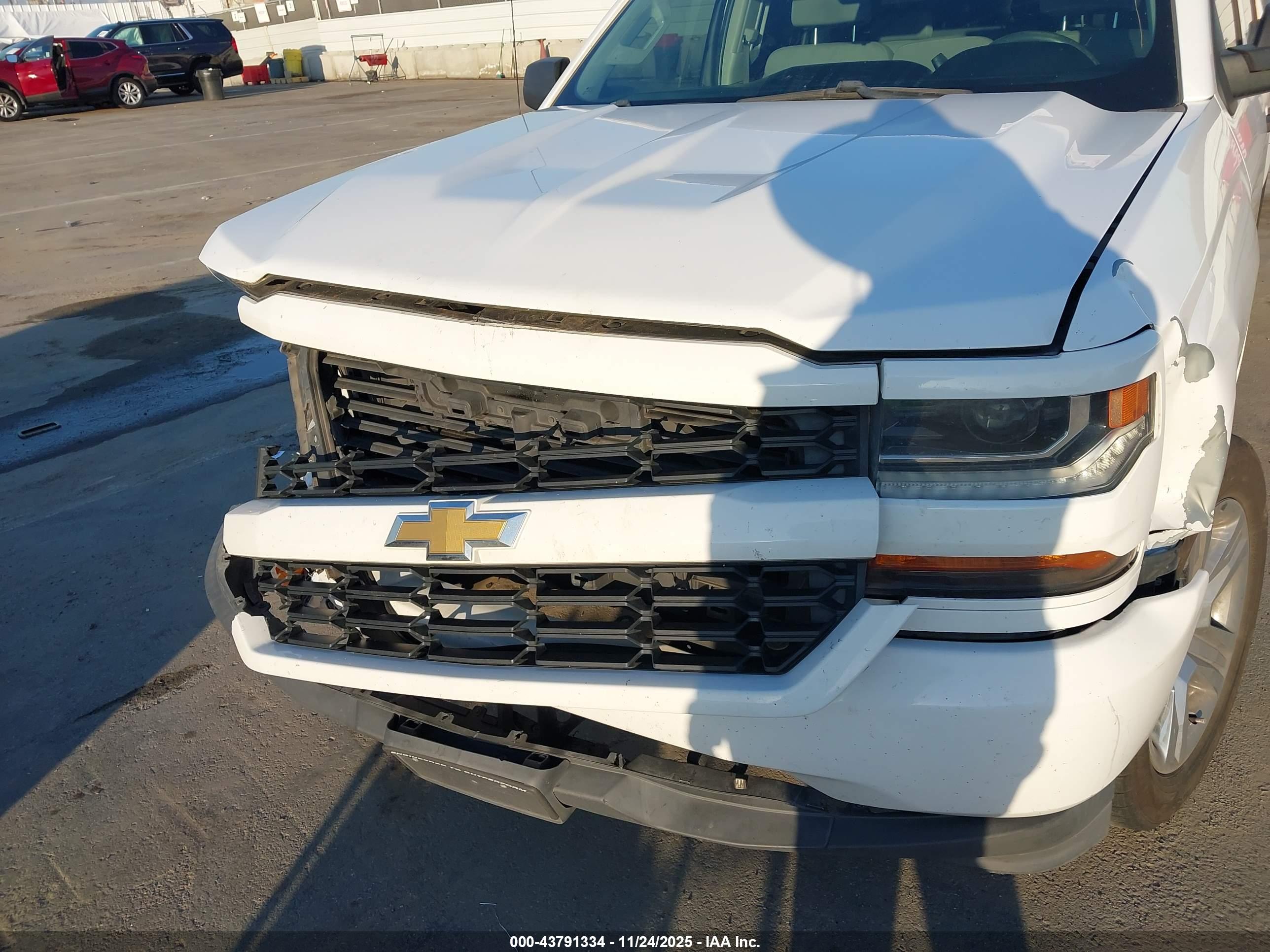 CHEVROLET SILVERADO image 6