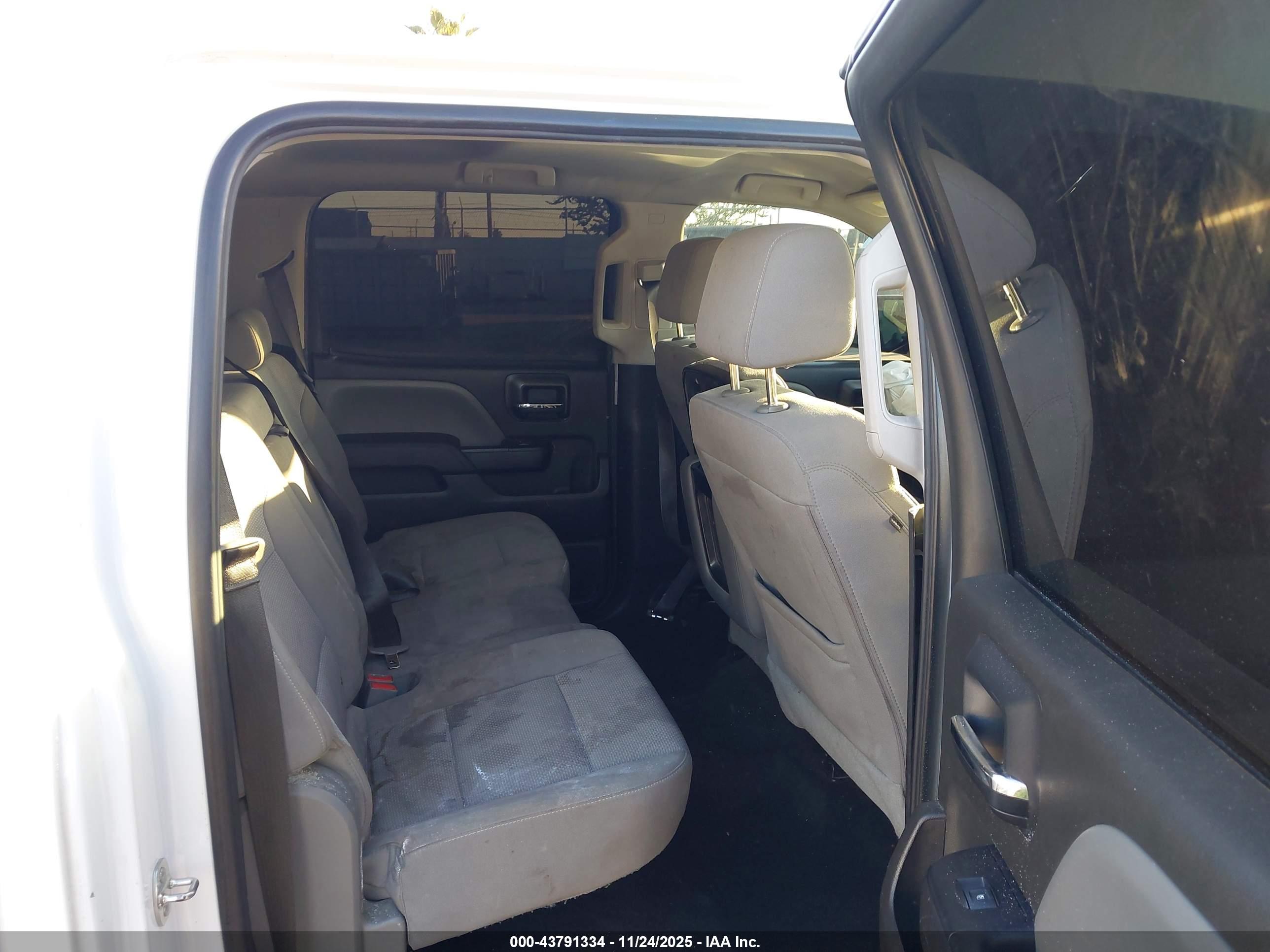 CHEVROLET SILVERADO image 8