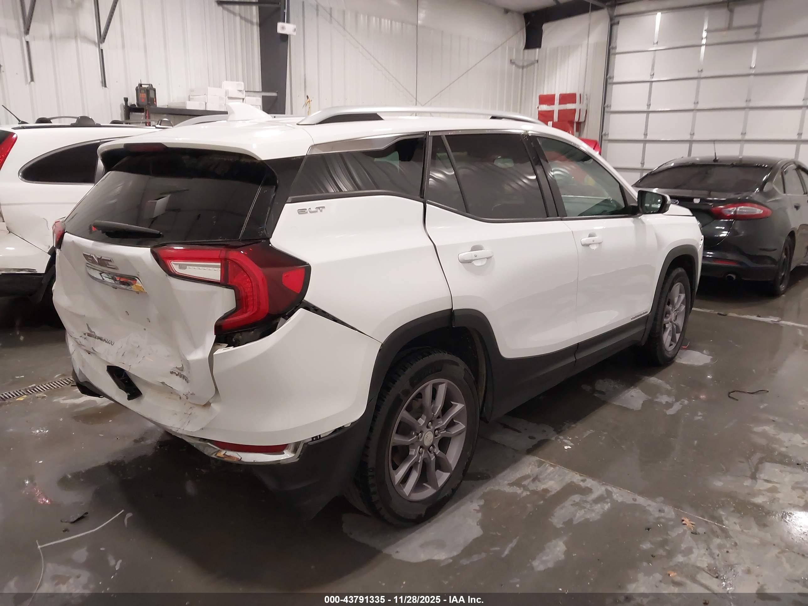 GMC TERRAIN image 4
