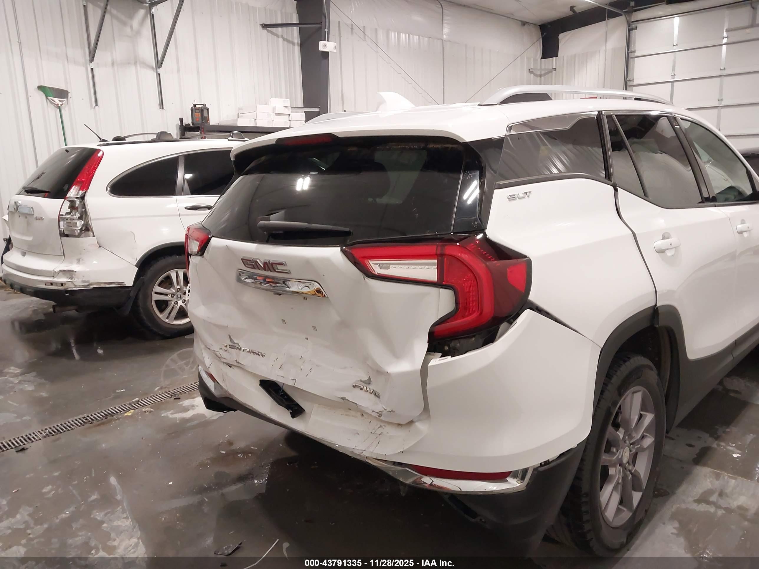 GMC TERRAIN image 6