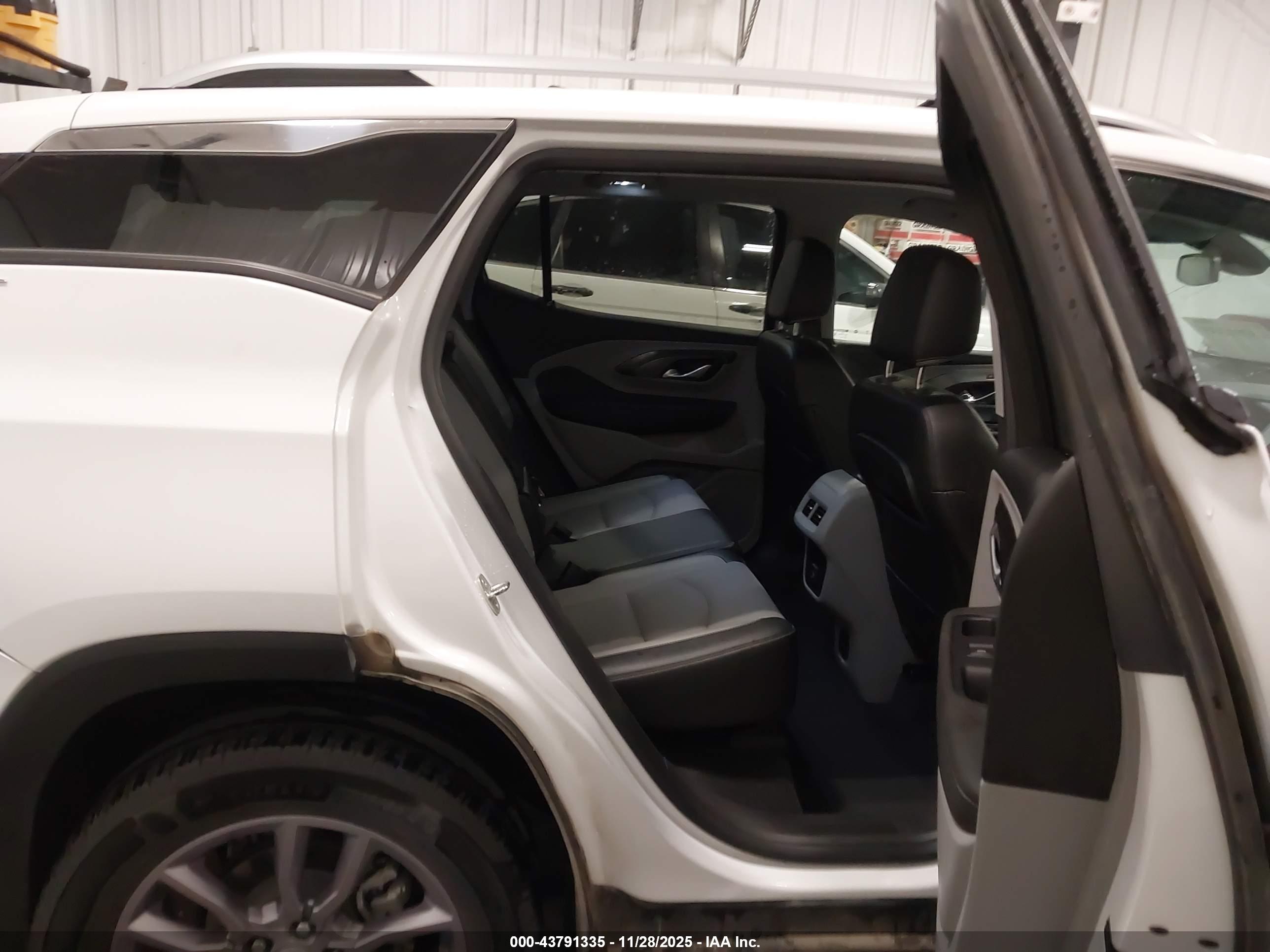 GMC TERRAIN image 8