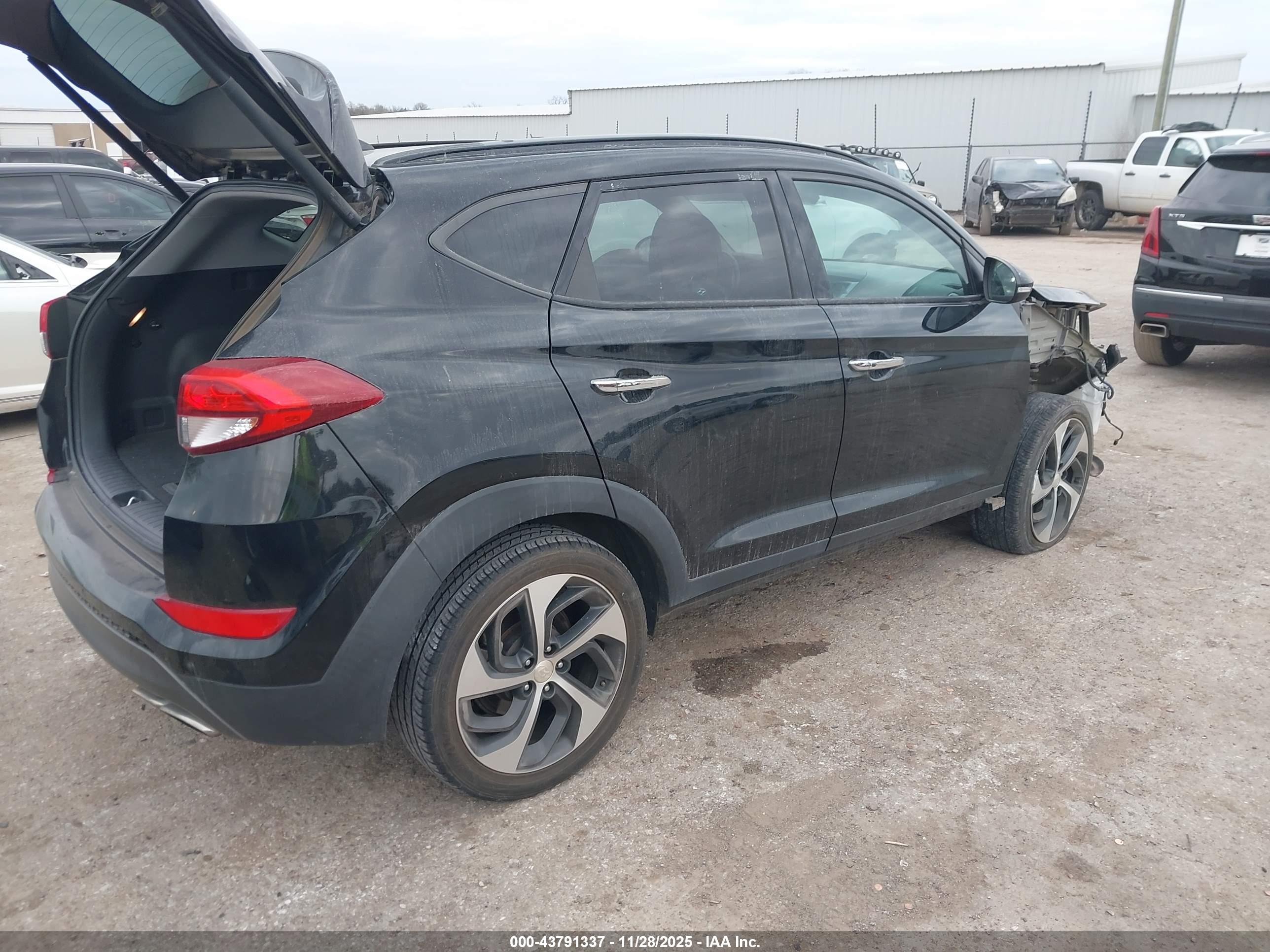 HYUNDAI TUCSON image 4