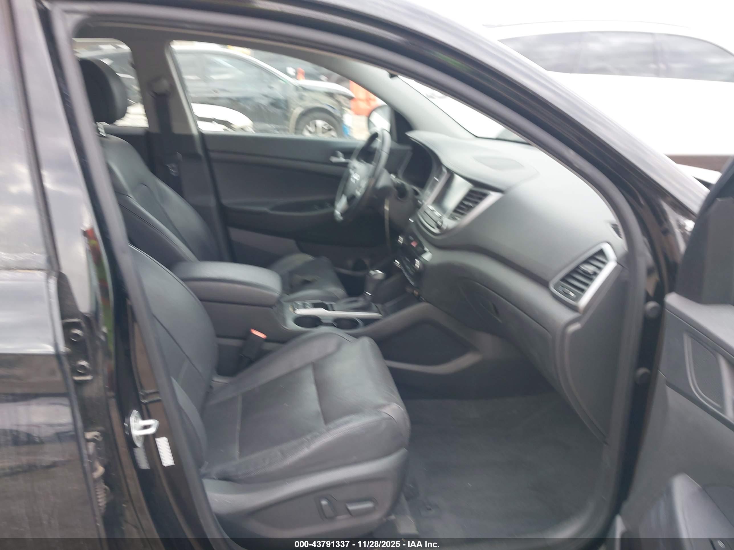 HYUNDAI TUCSON image 5