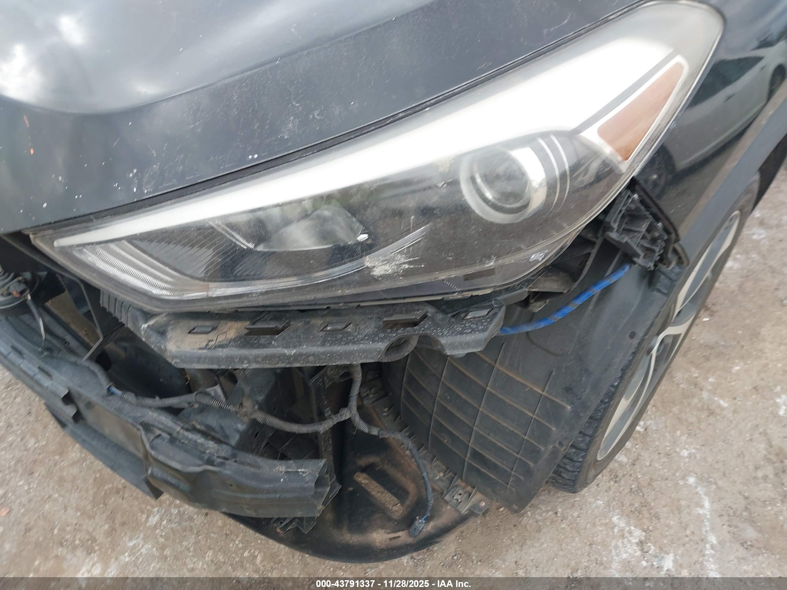 HYUNDAI TUCSON image 6