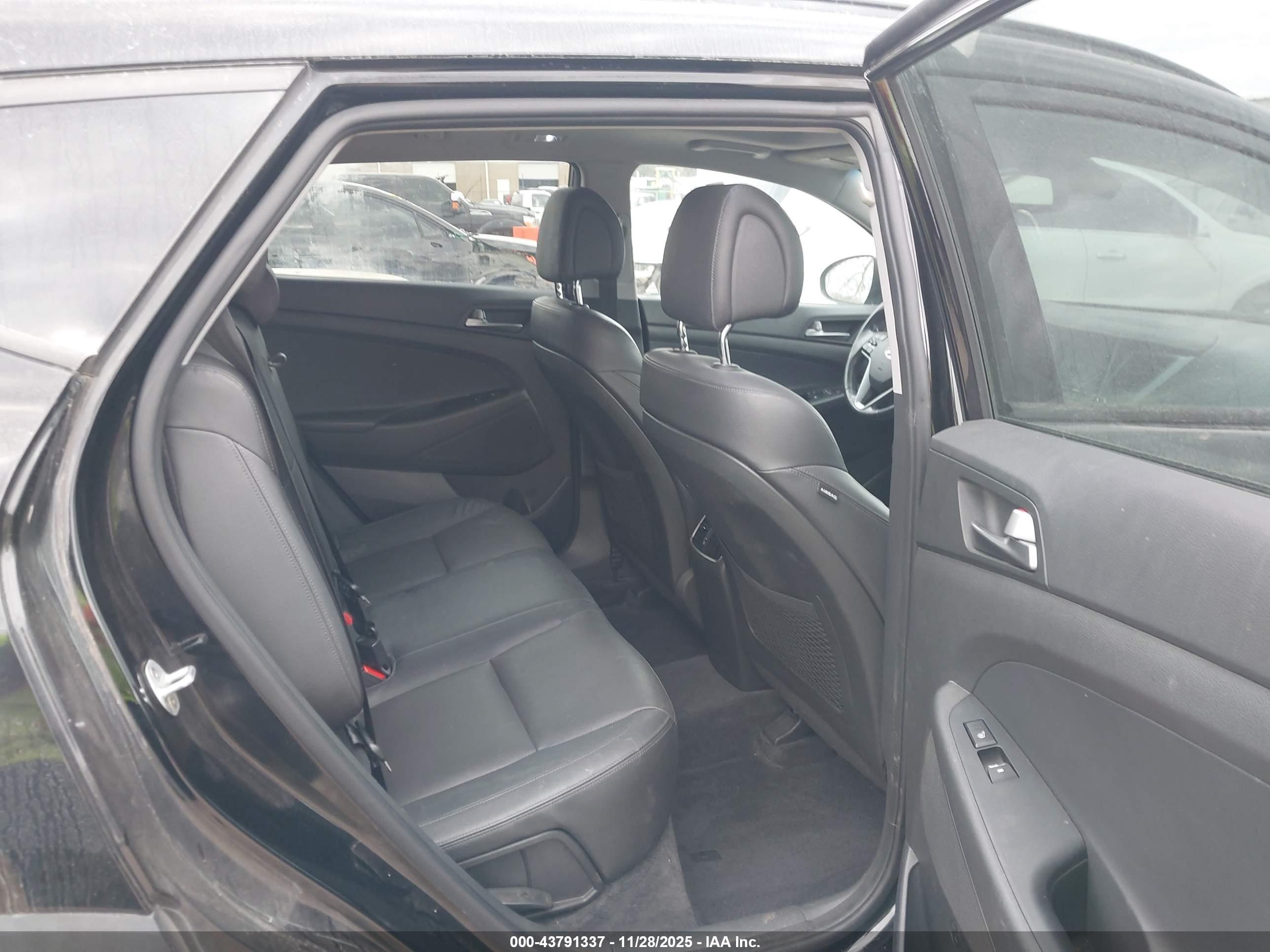 HYUNDAI TUCSON image 8