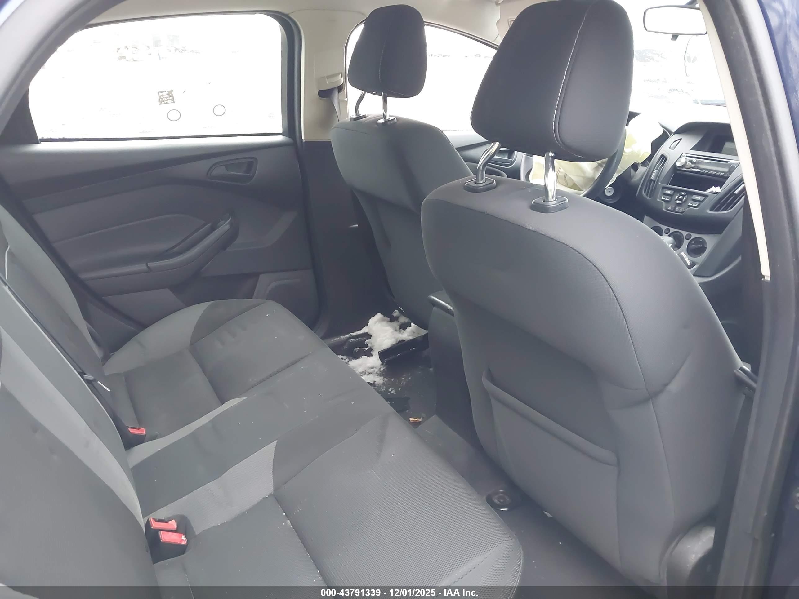 FORD FOCUS image 8