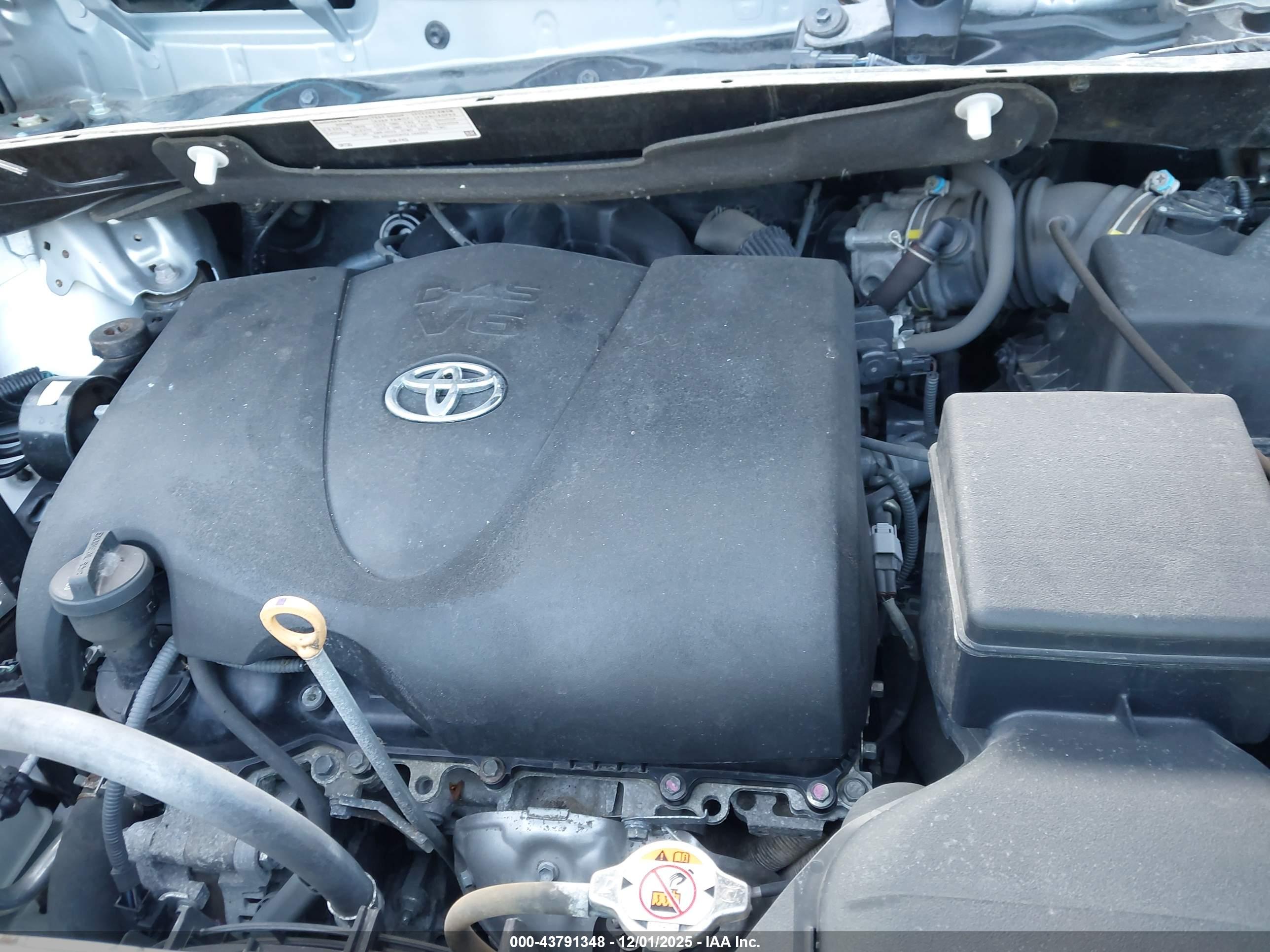 TOYOTA SIENNA image 10
