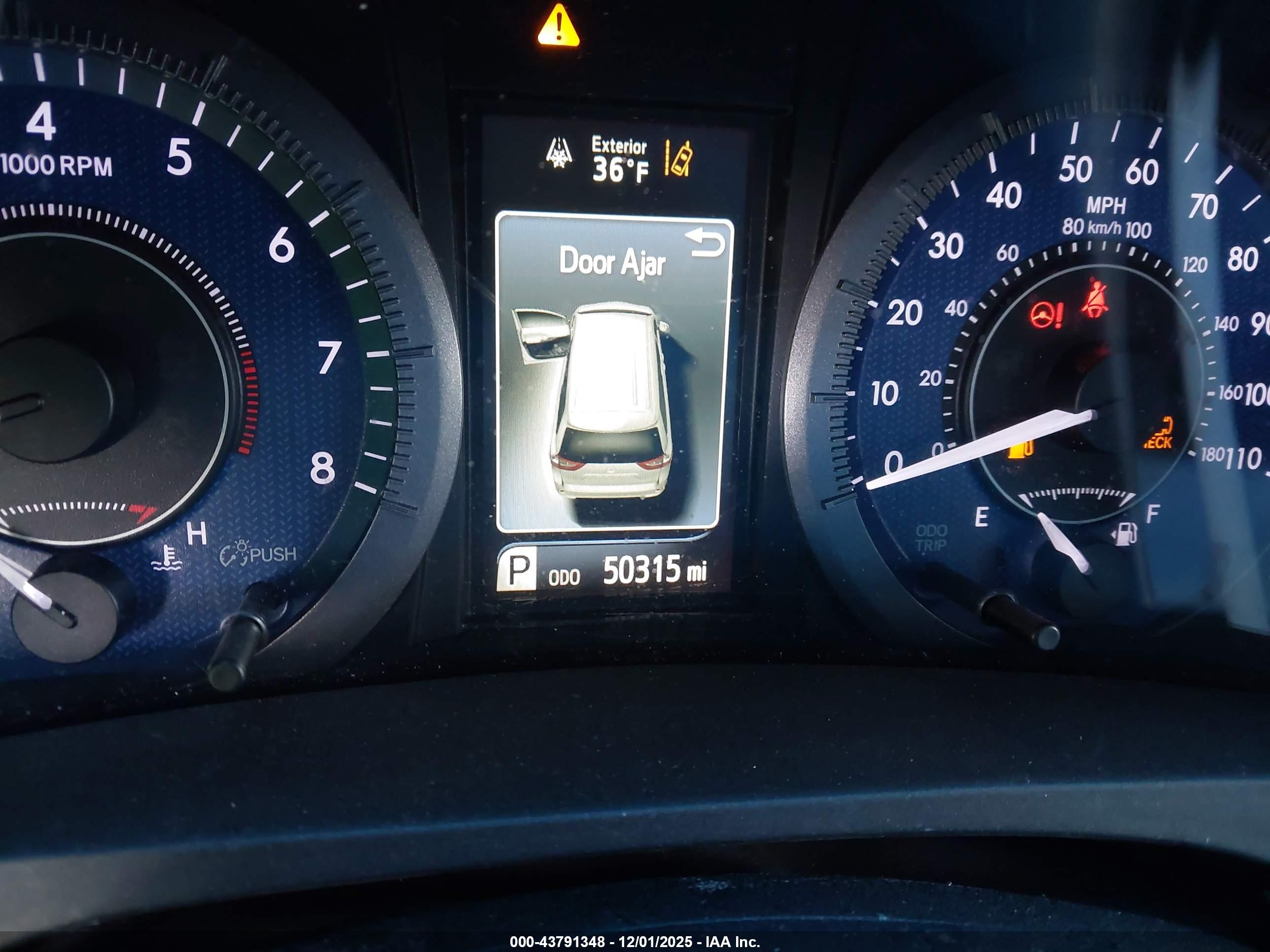 TOYOTA SIENNA image 7