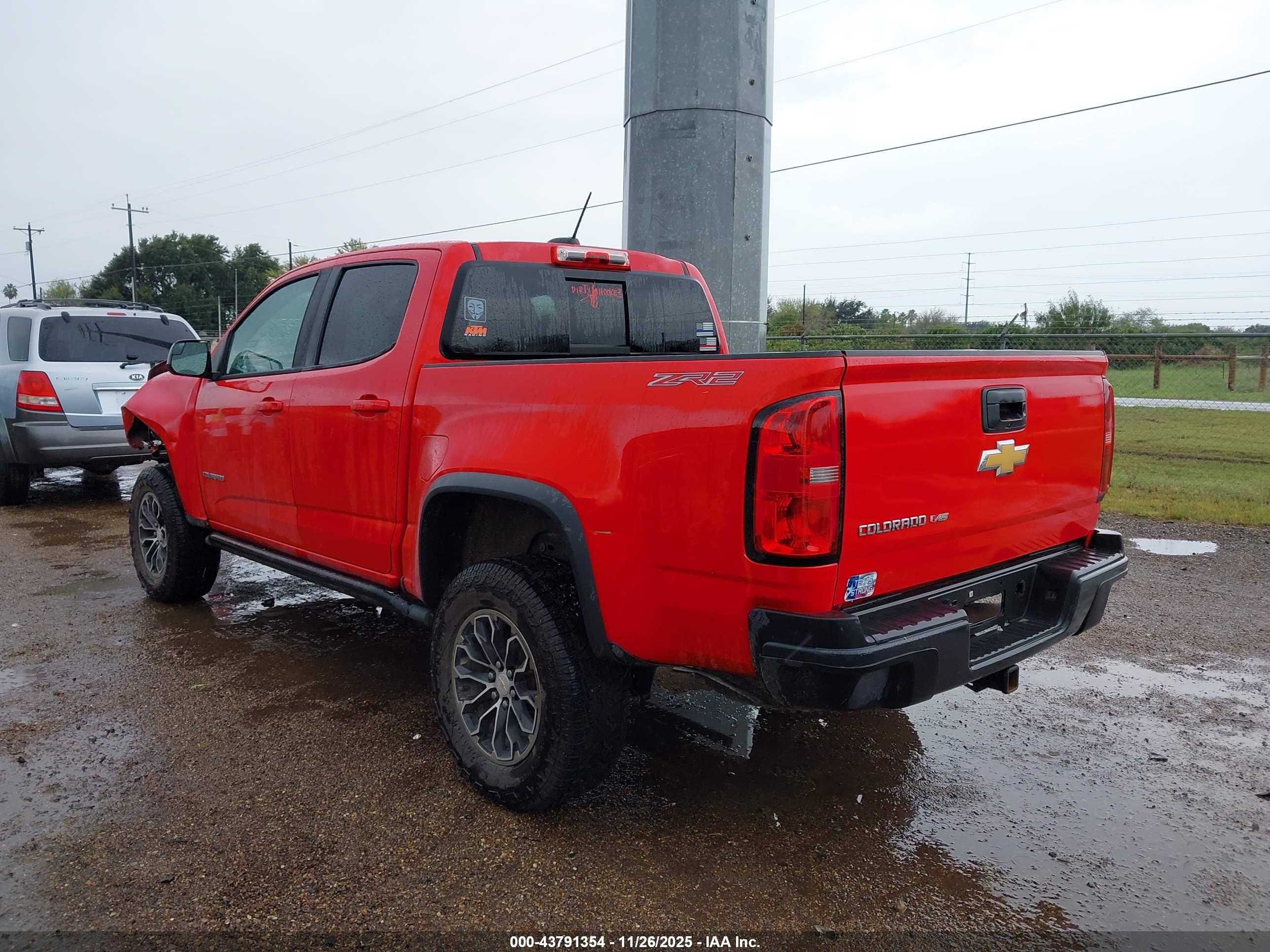CHEVROLET COLORADO image 3