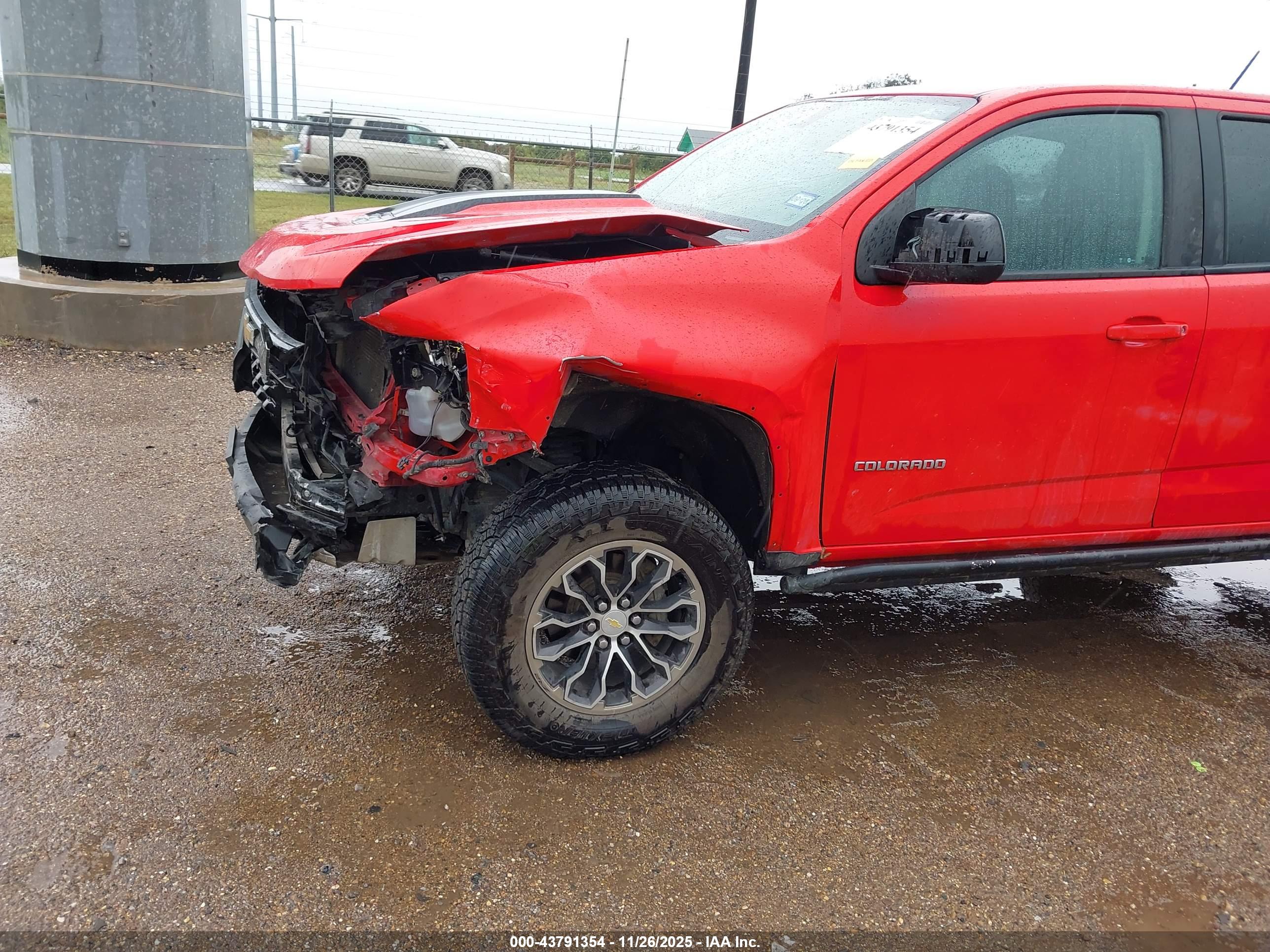 CHEVROLET COLORADO image 6