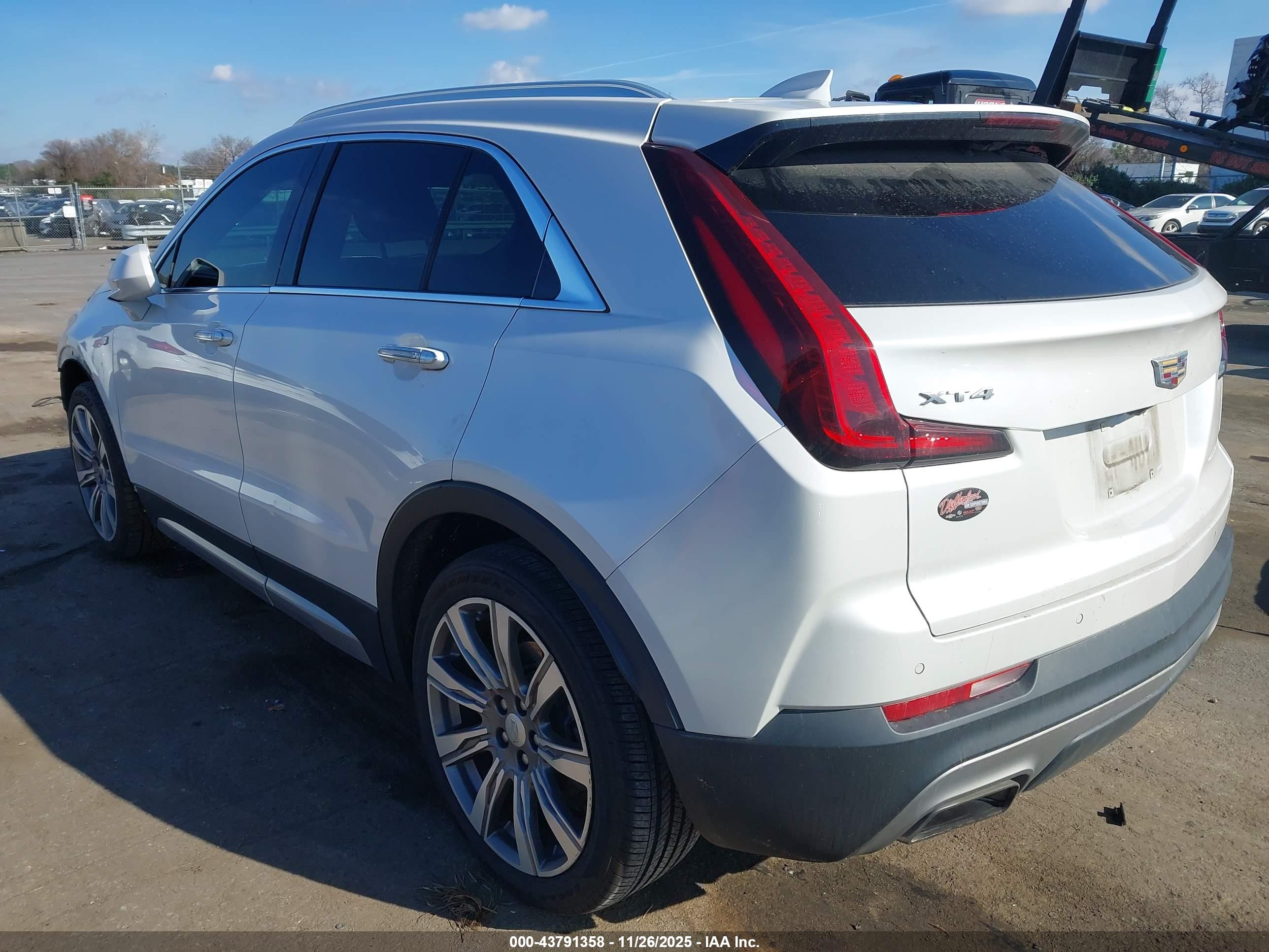 CADILLAC XT4 image 3