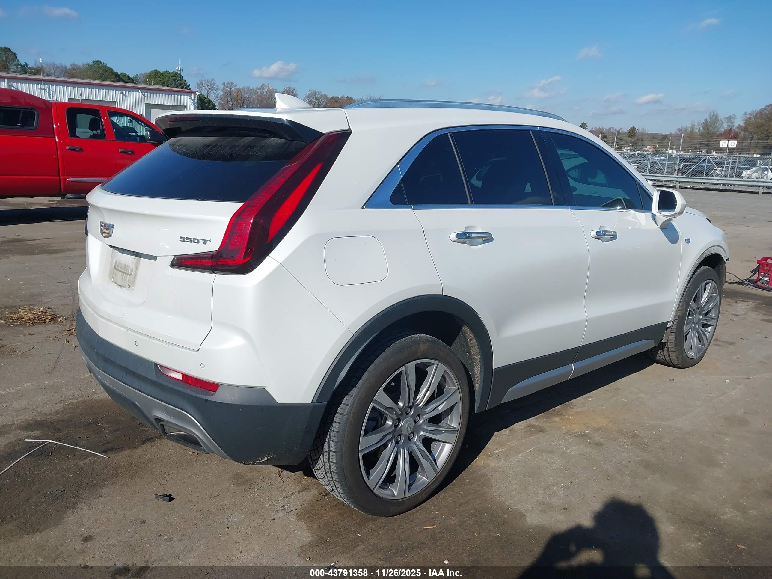 CADILLAC XT4 image 4