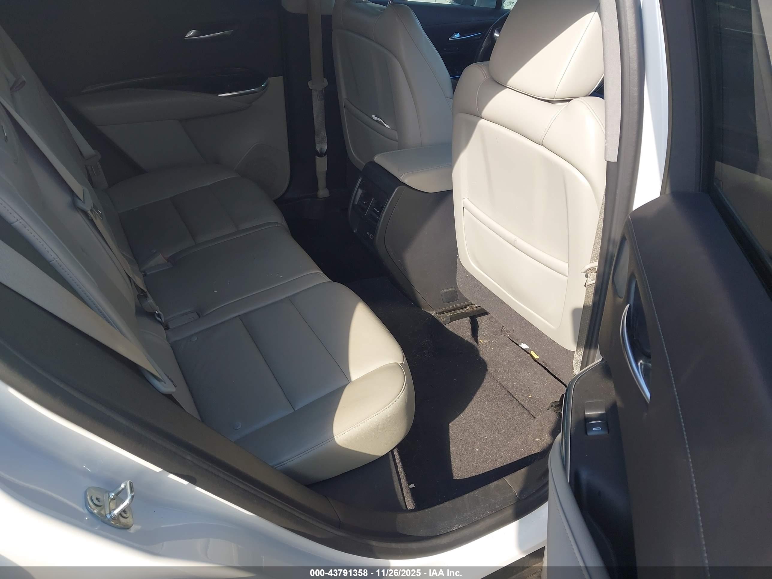 CADILLAC XT4 image 8