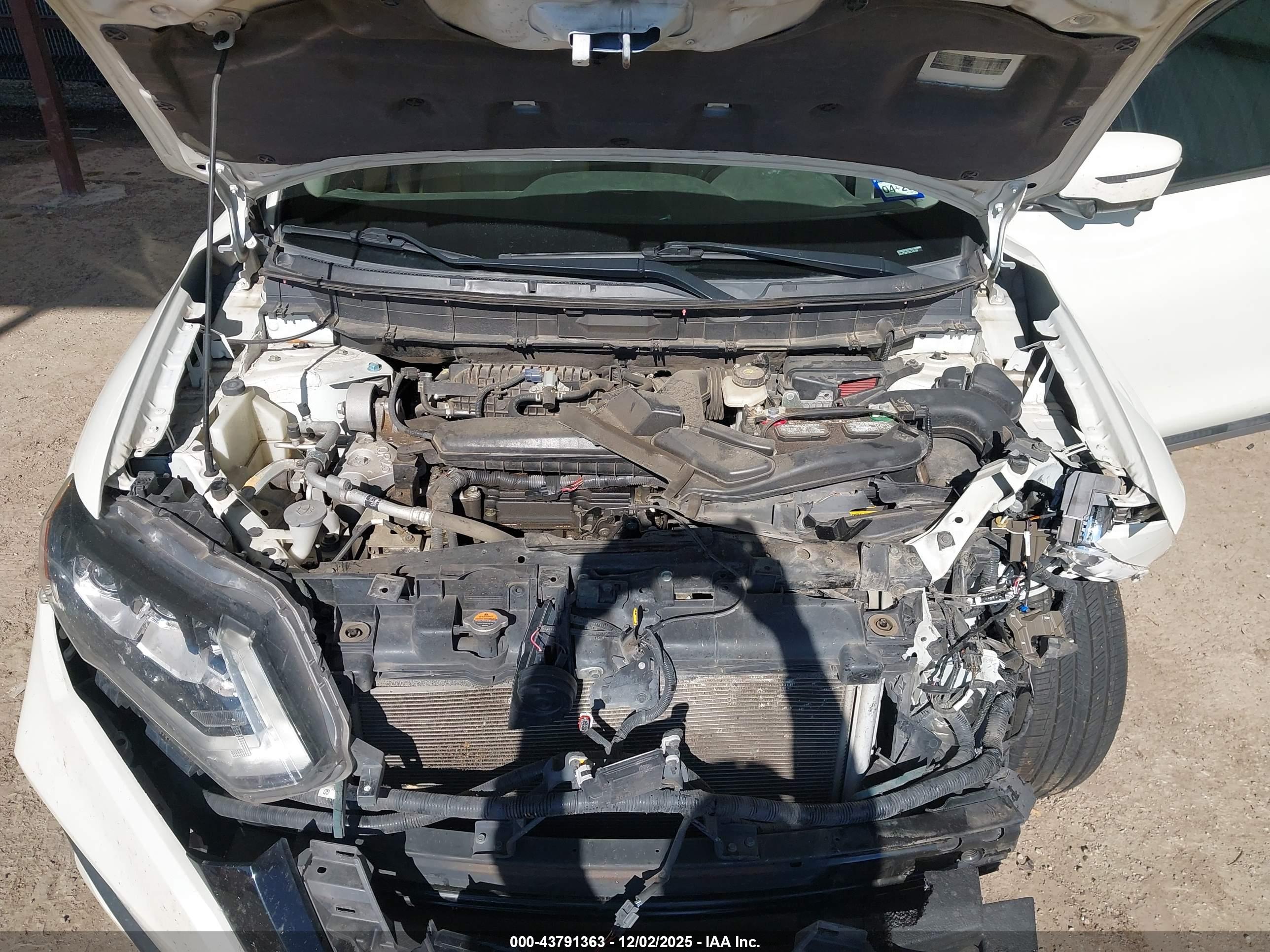 NISSAN ROGUE image 10