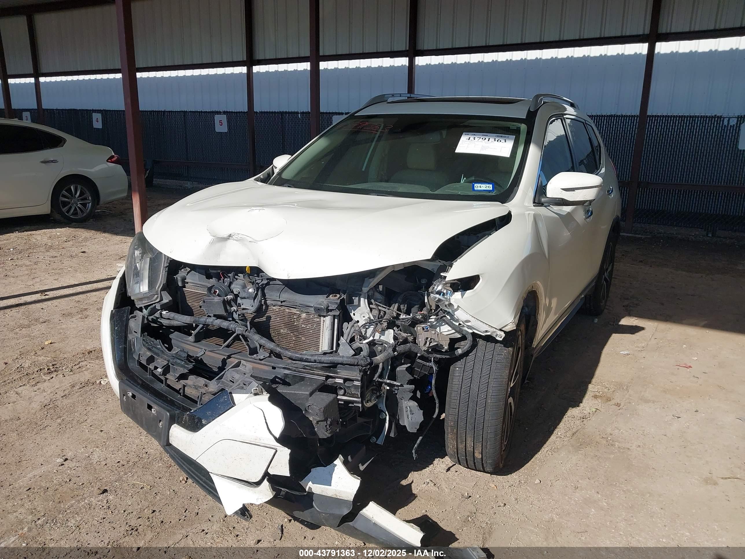 NISSAN ROGUE image 2