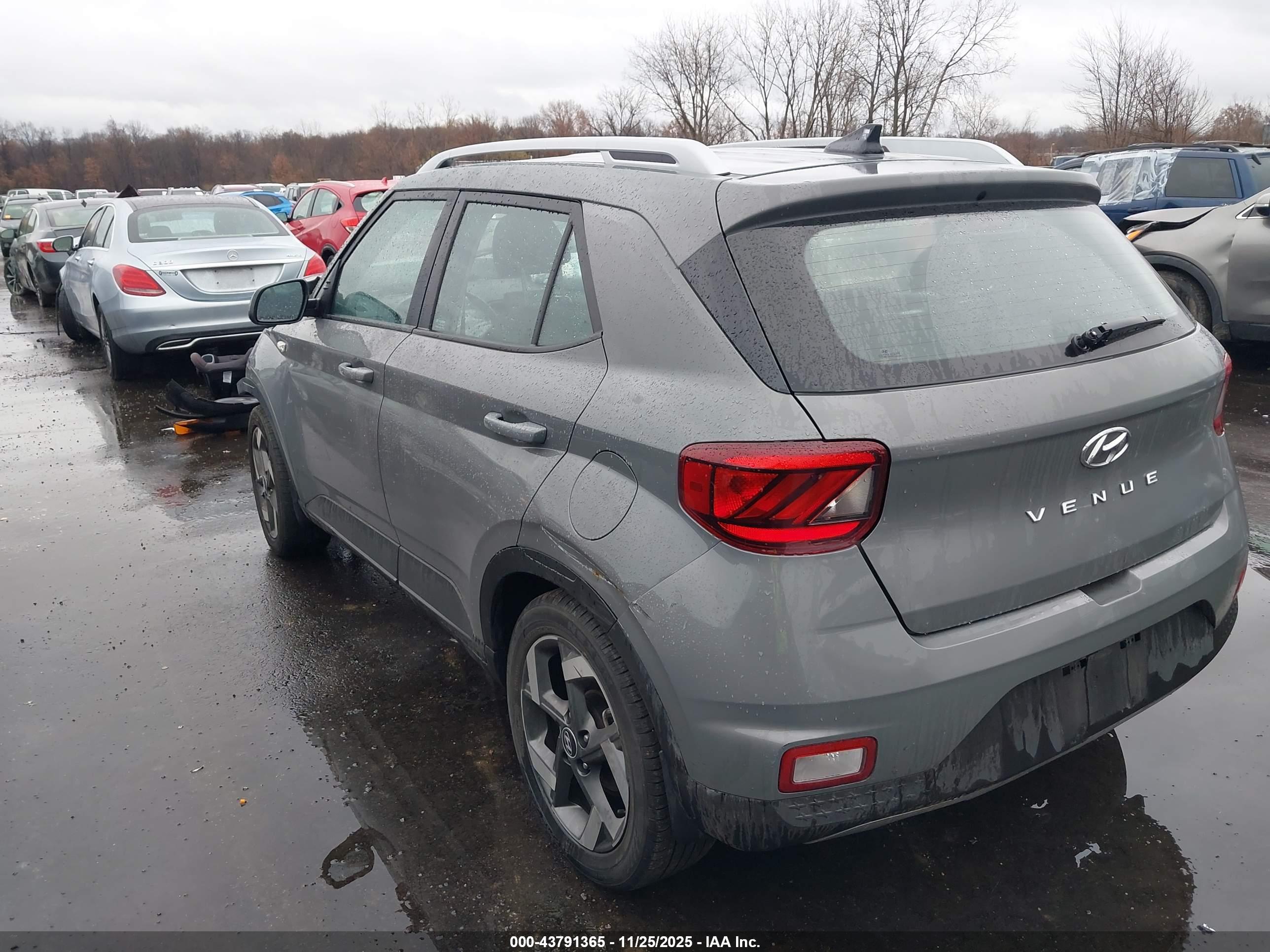 HYUNDAI VENUE image 3