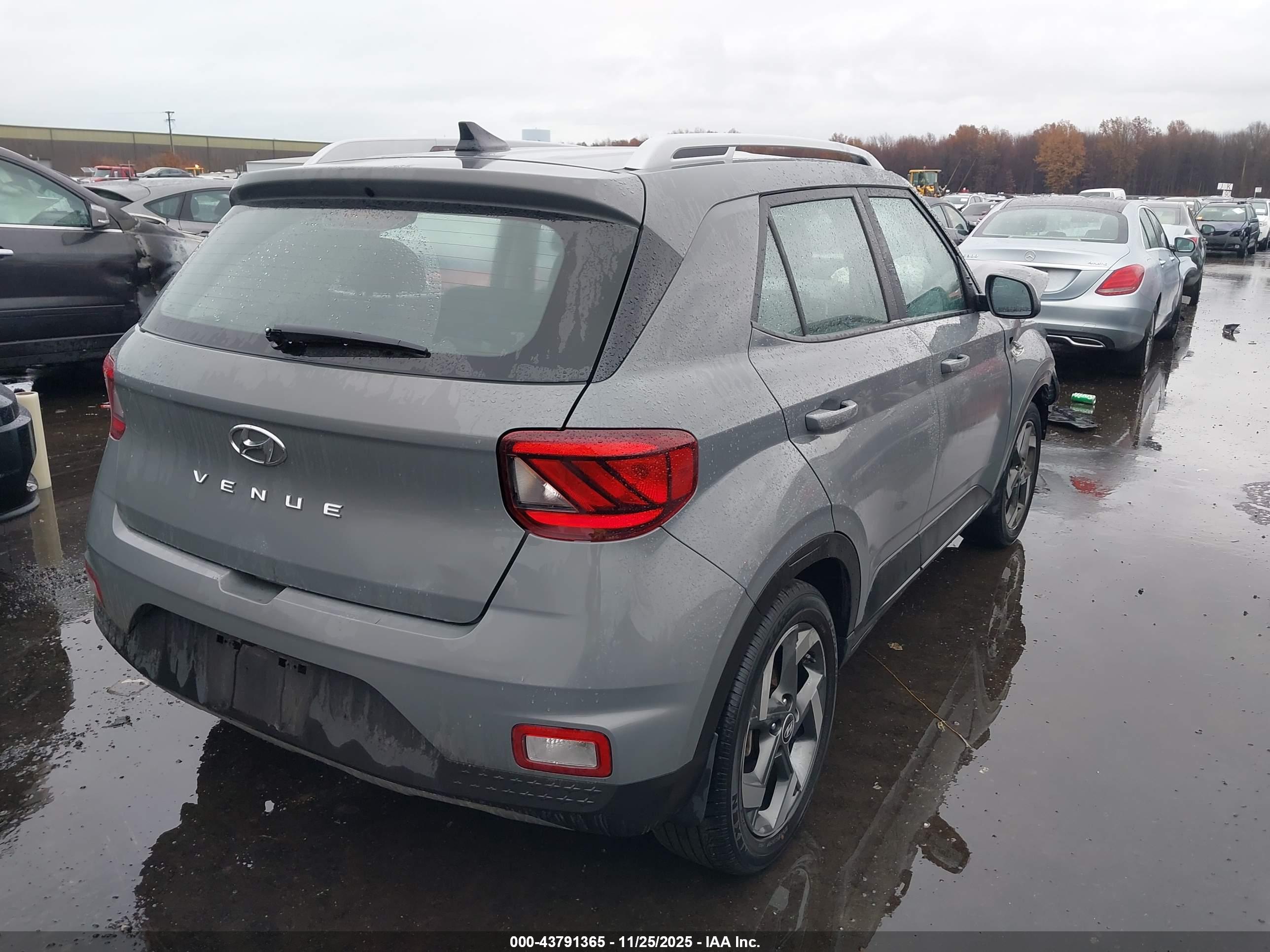 HYUNDAI VENUE image 4