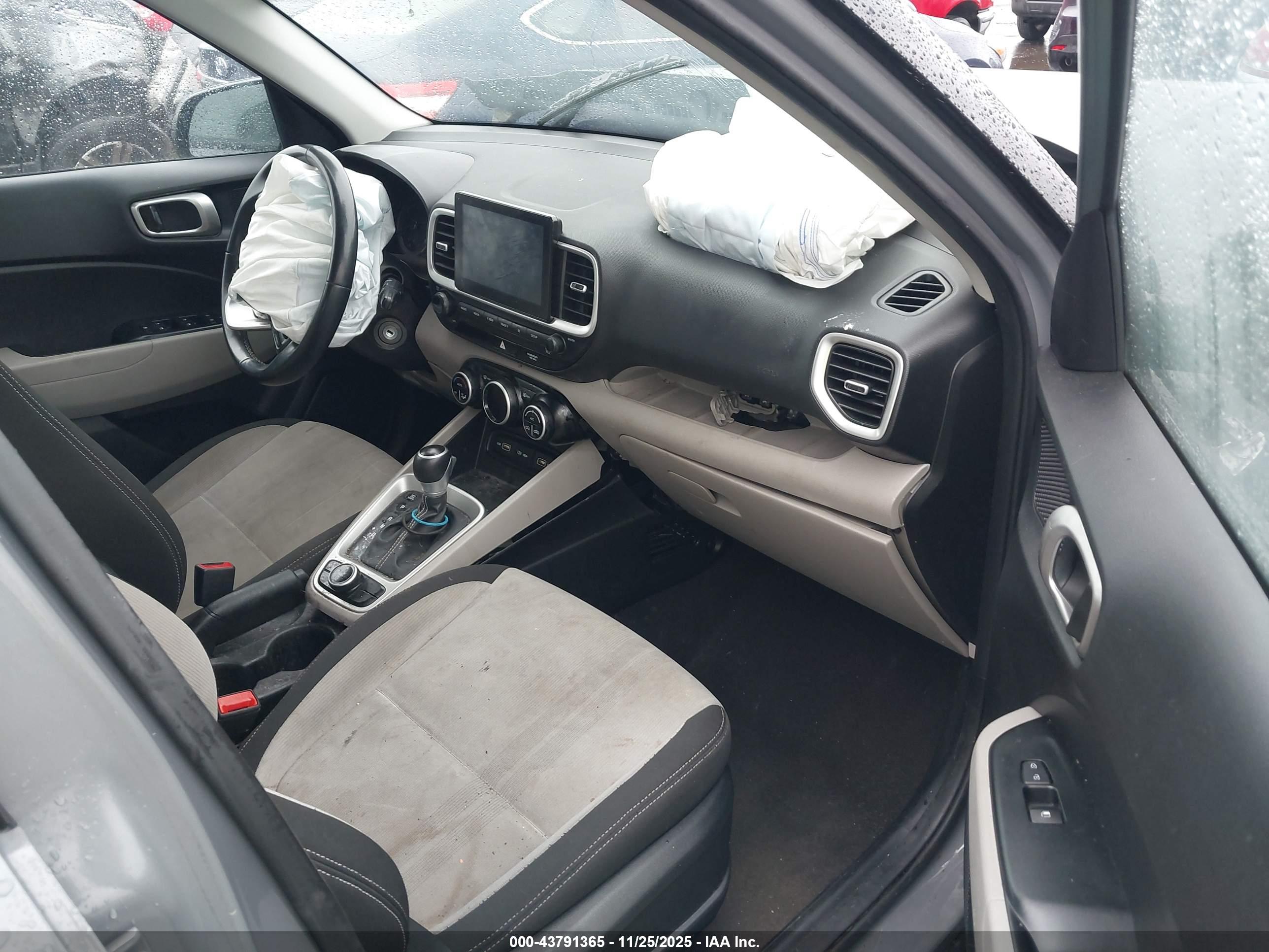 HYUNDAI VENUE image 5