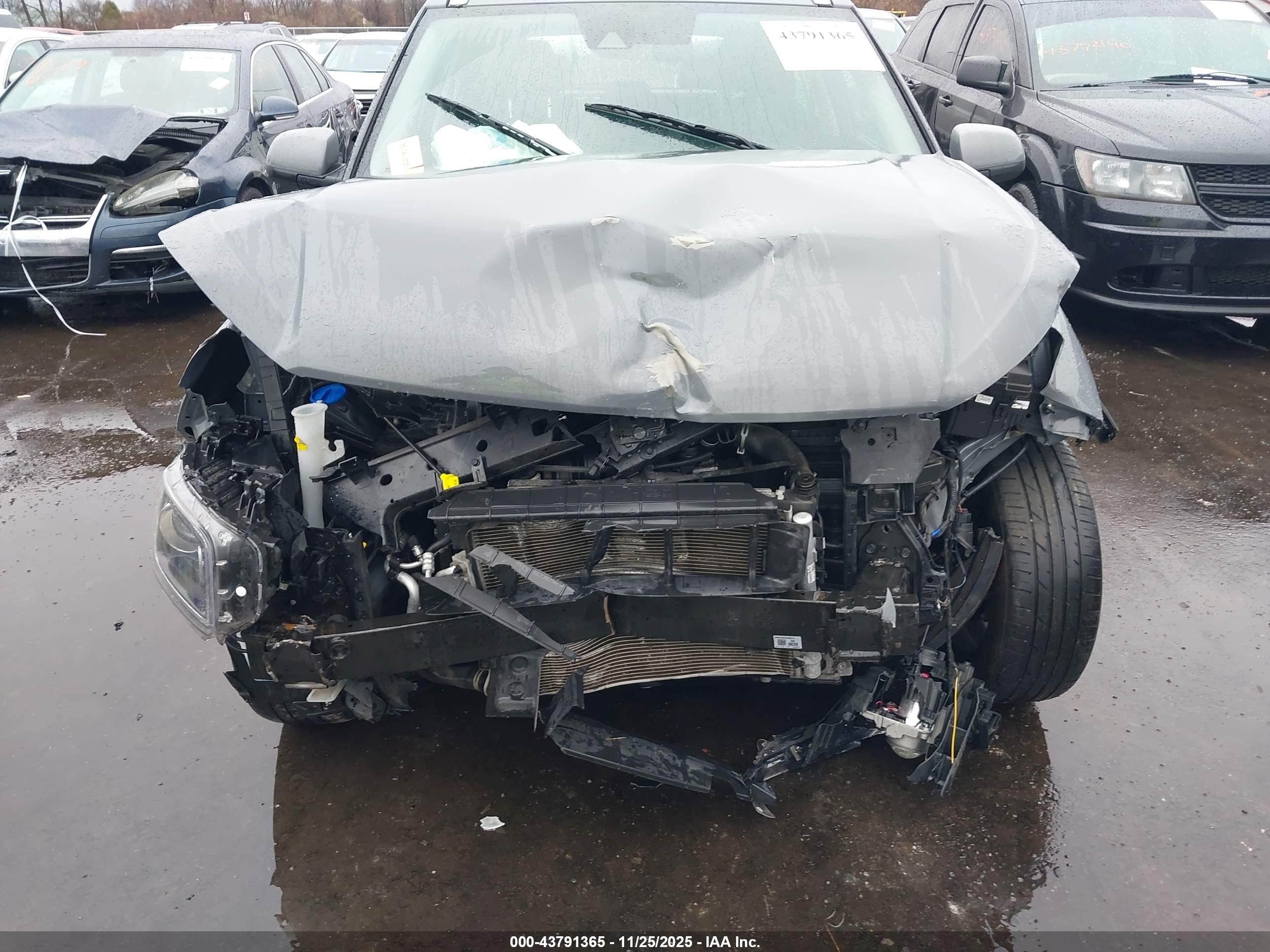 HYUNDAI VENUE image 6