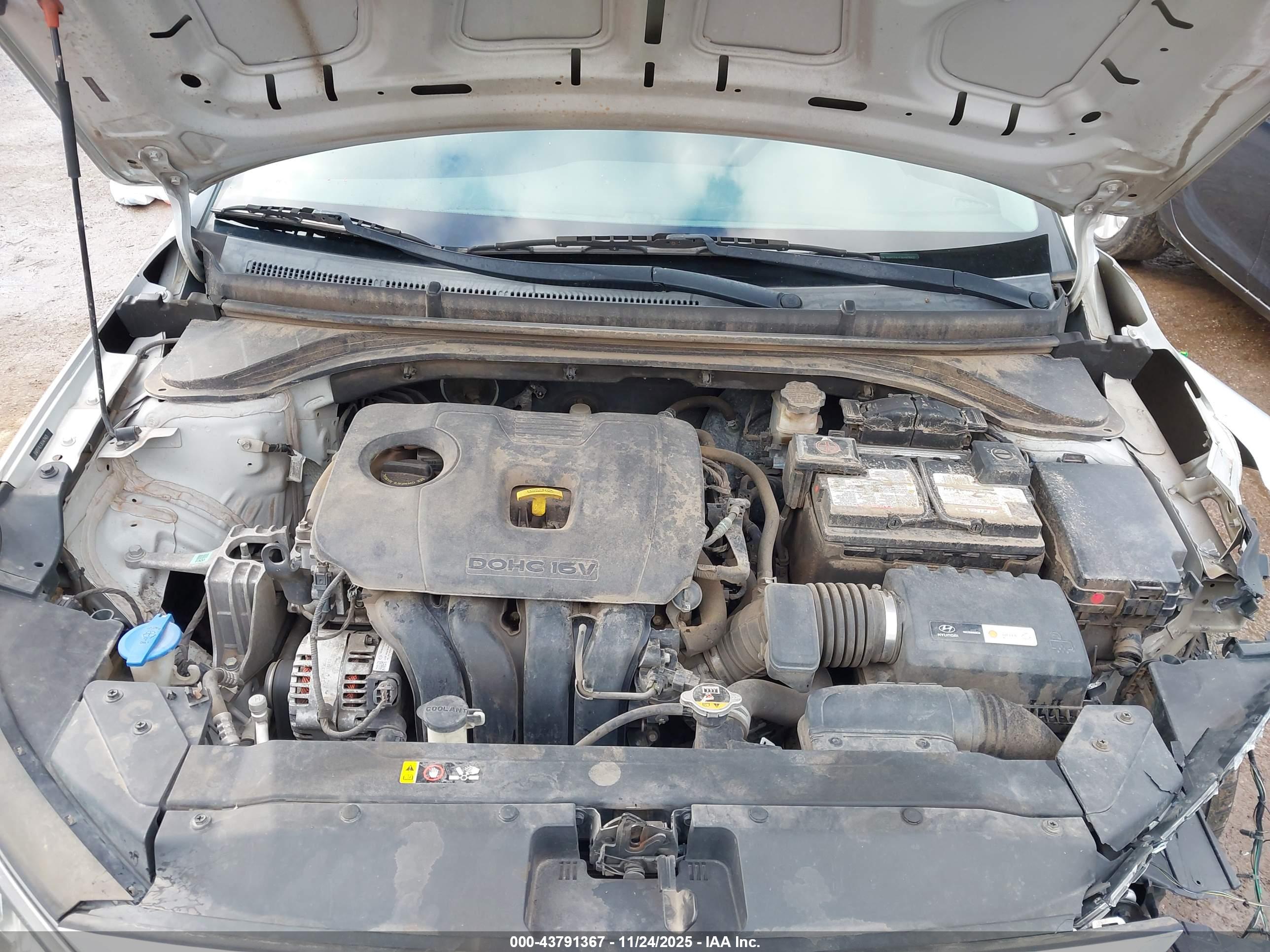 HYUNDAI ELANTRA image 10