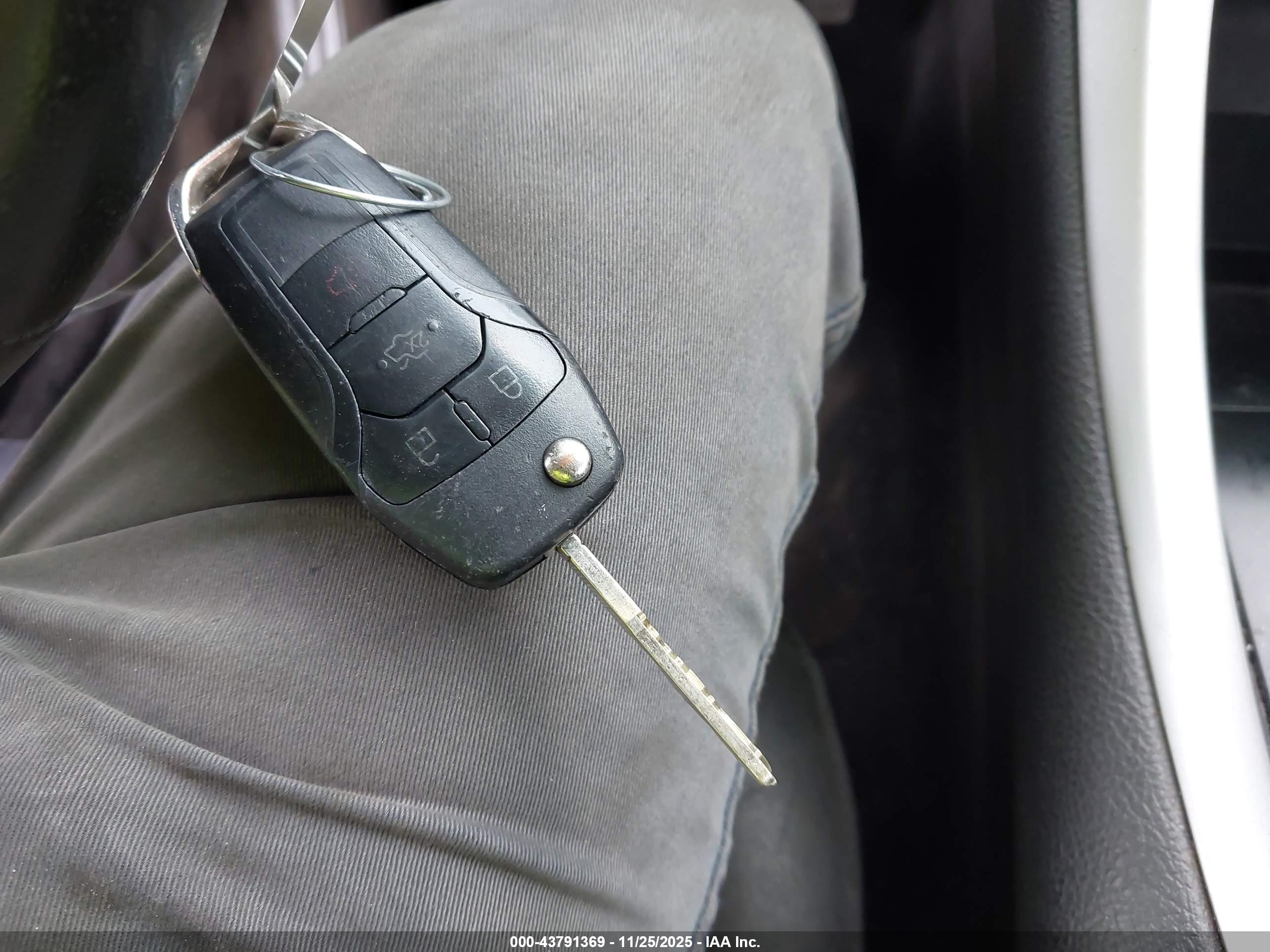 FORD FUSION image 11