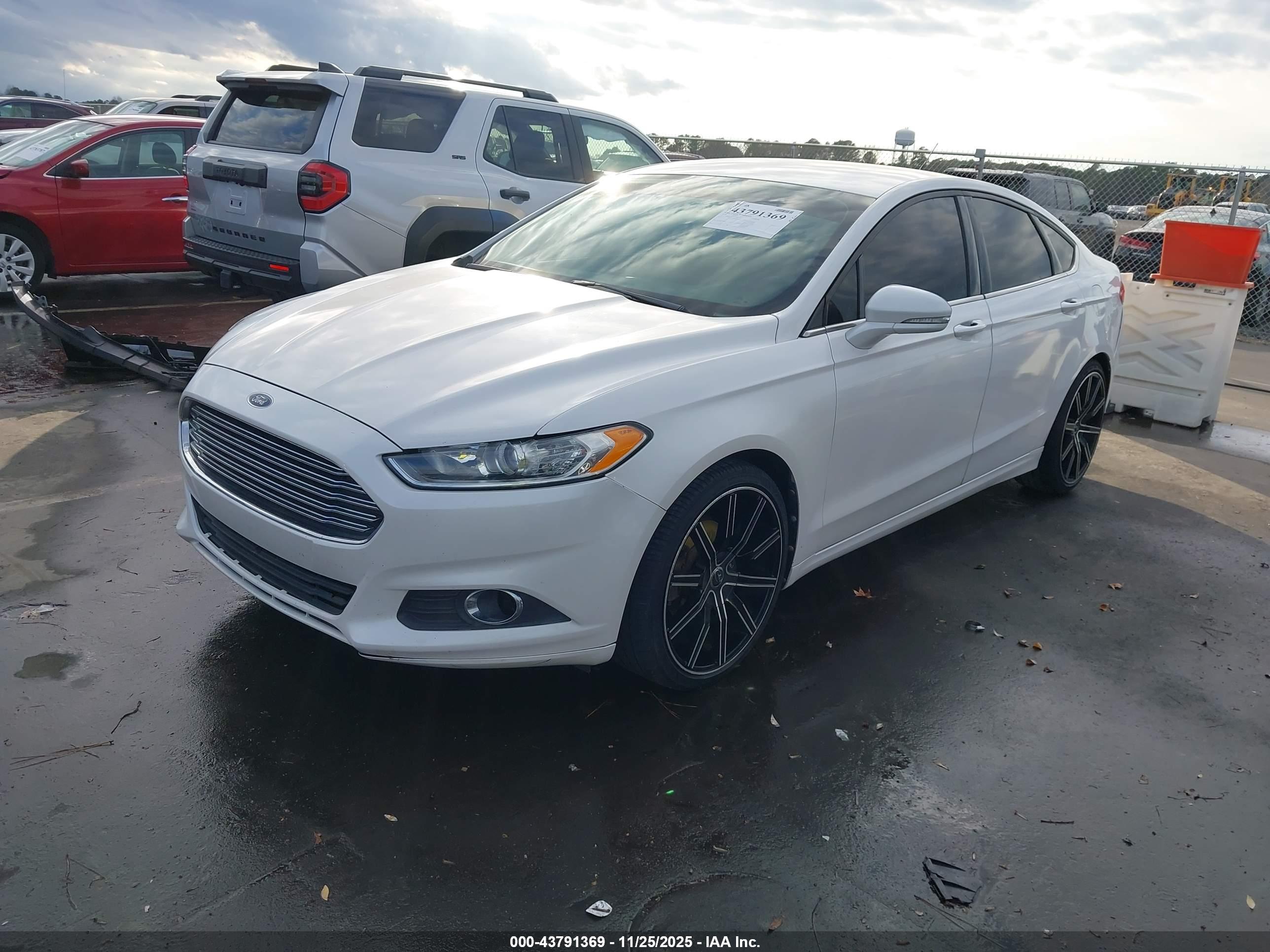 FORD FUSION image 2