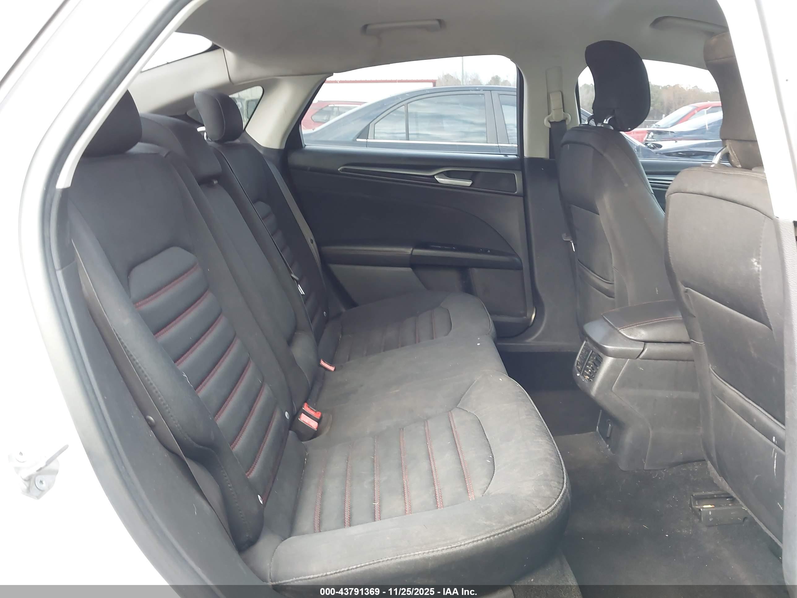 FORD FUSION image 8