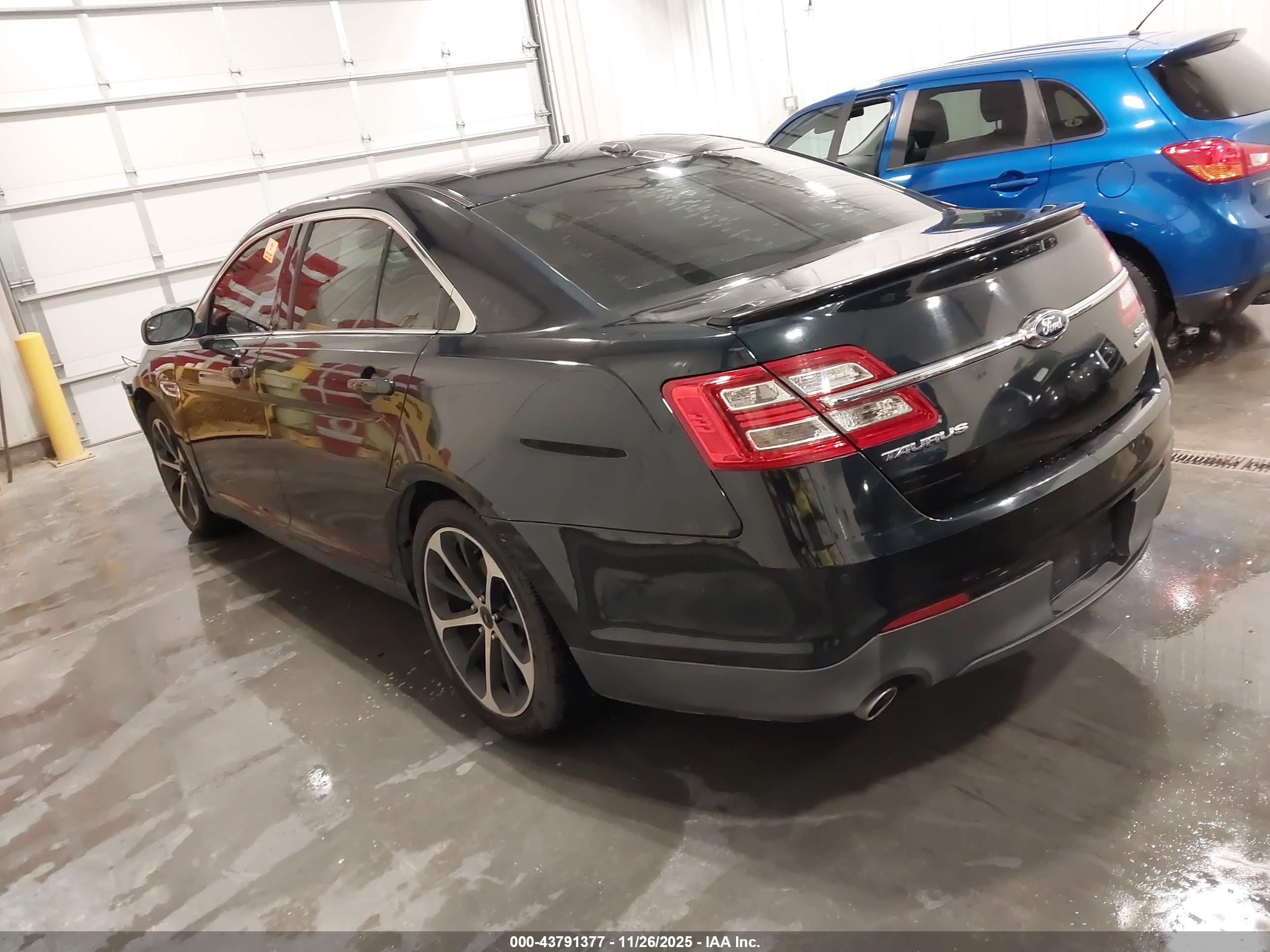 FORD TAURUS image 3