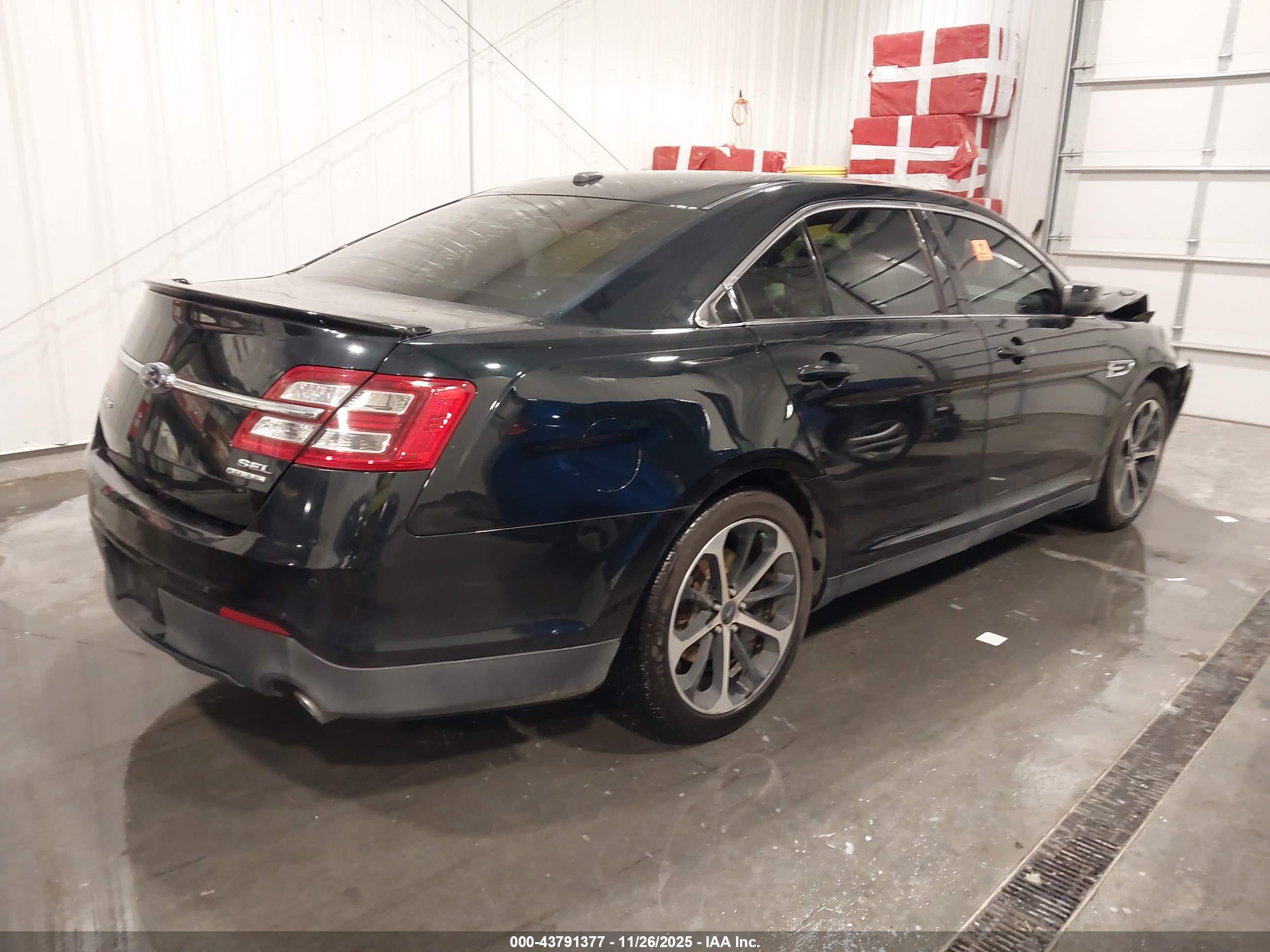 FORD TAURUS image 4