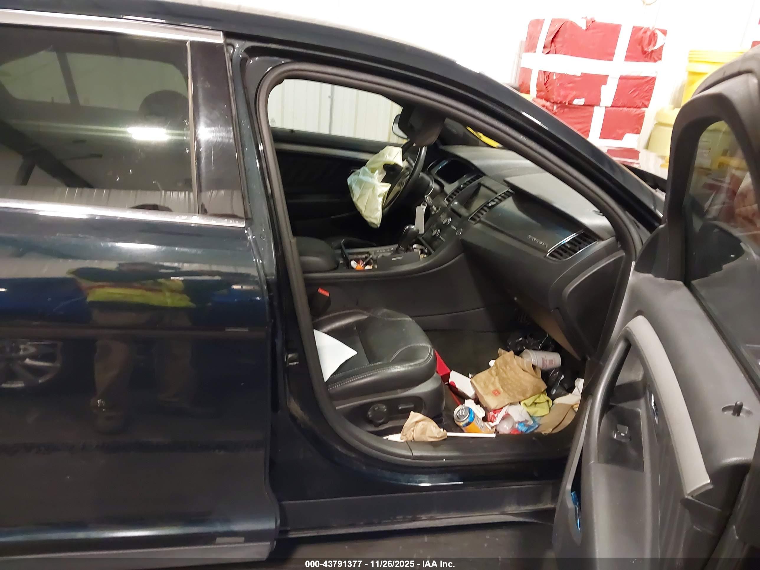 FORD TAURUS image 5