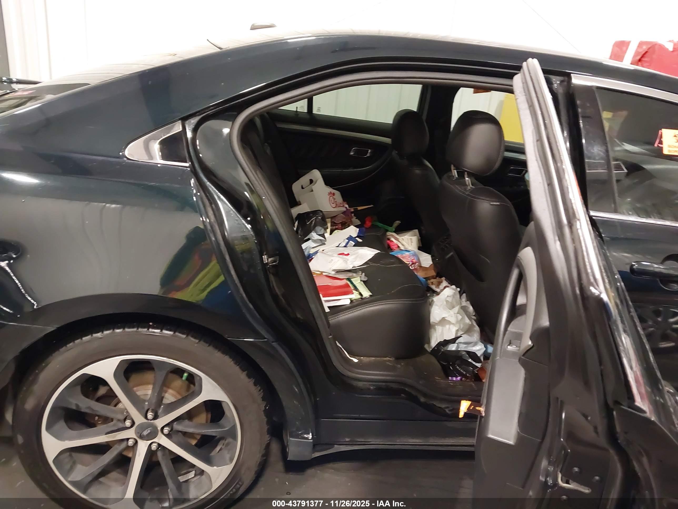 FORD TAURUS image 8