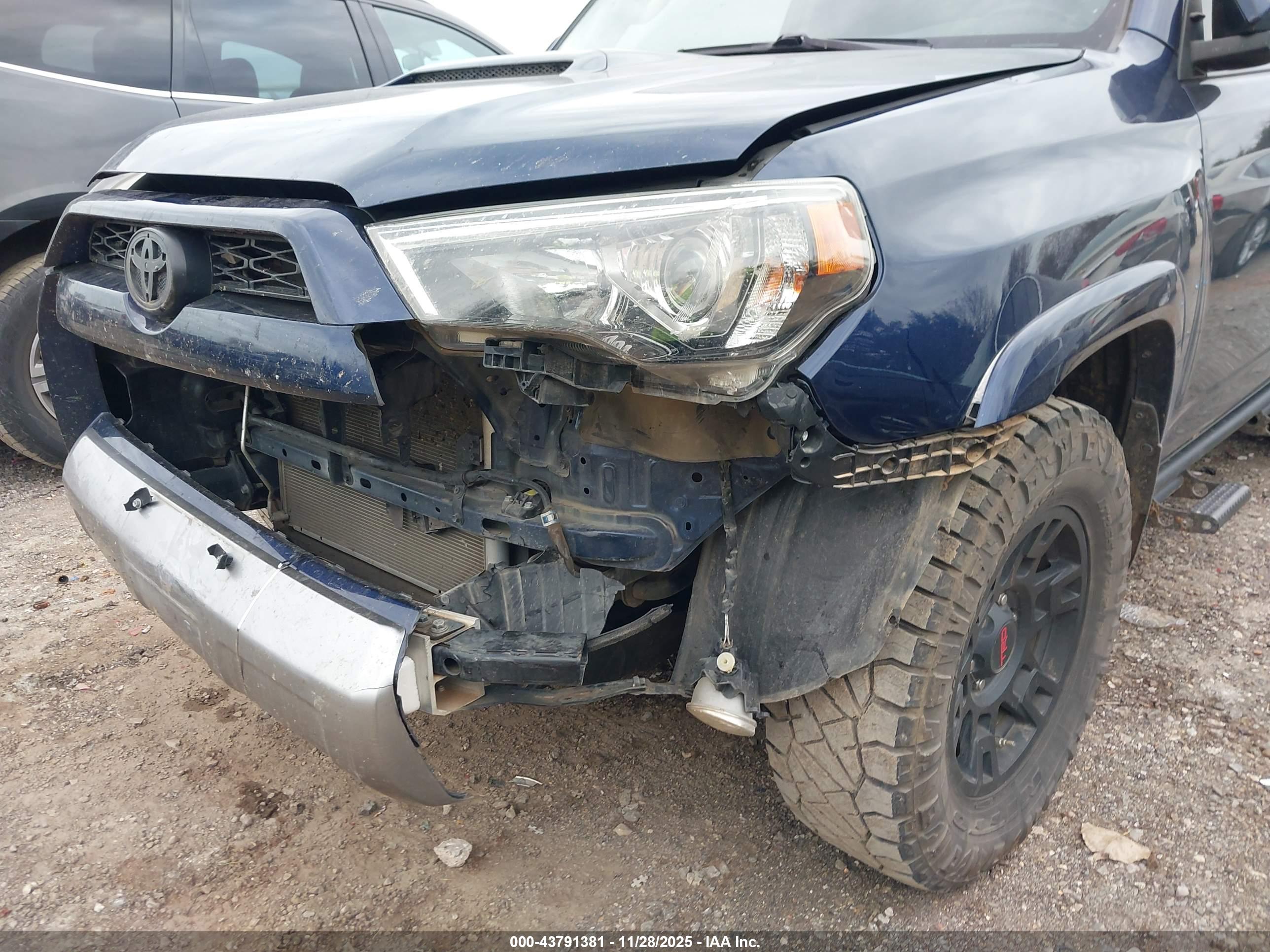 TOYOTA 4RUNNER image 6