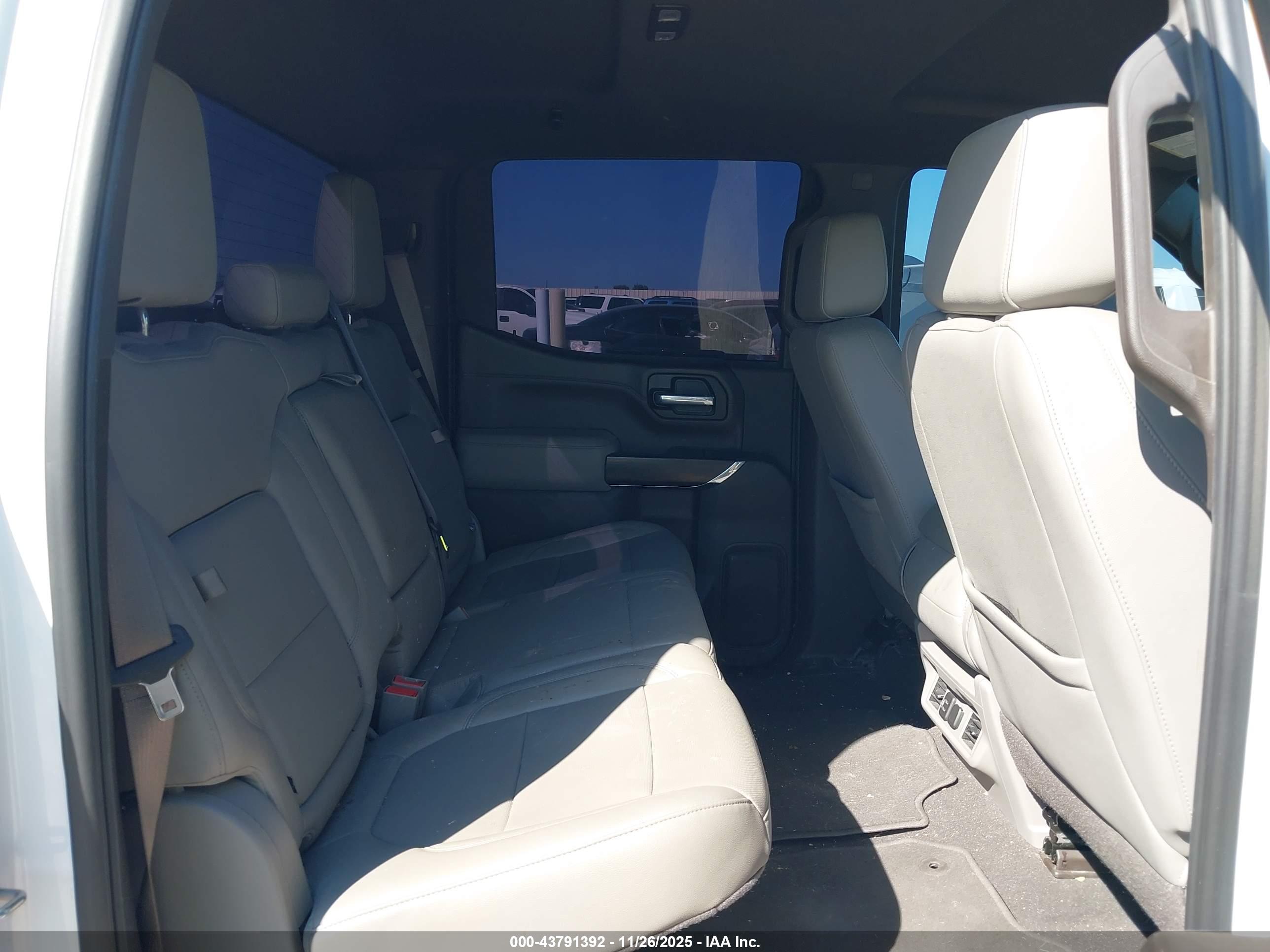 GMC SIERRA image 8