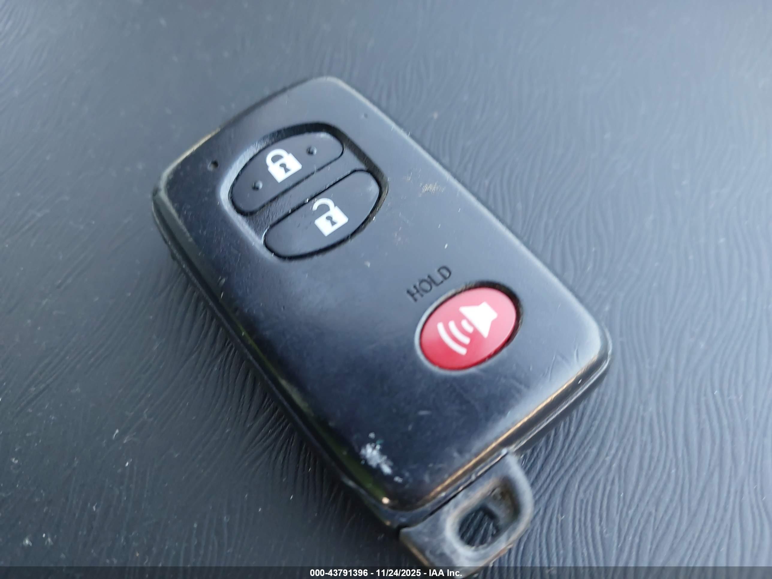 TOYOTA PRIUS image 11