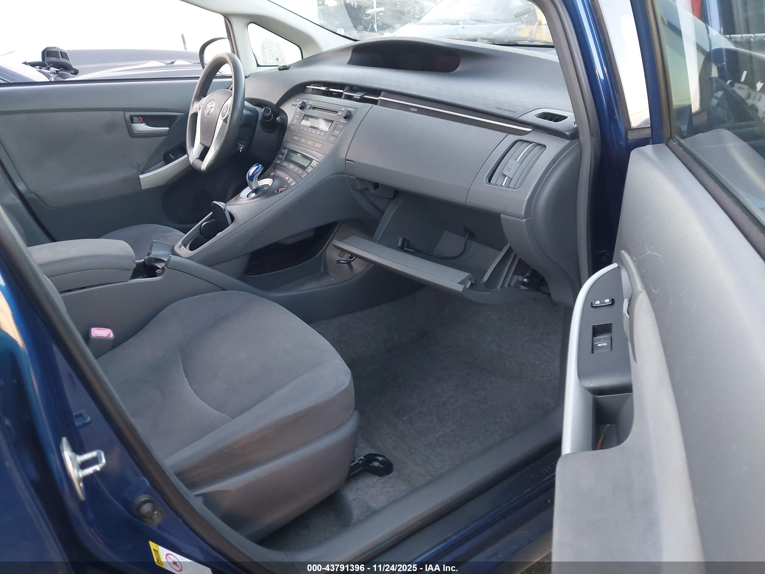 TOYOTA PRIUS image 5