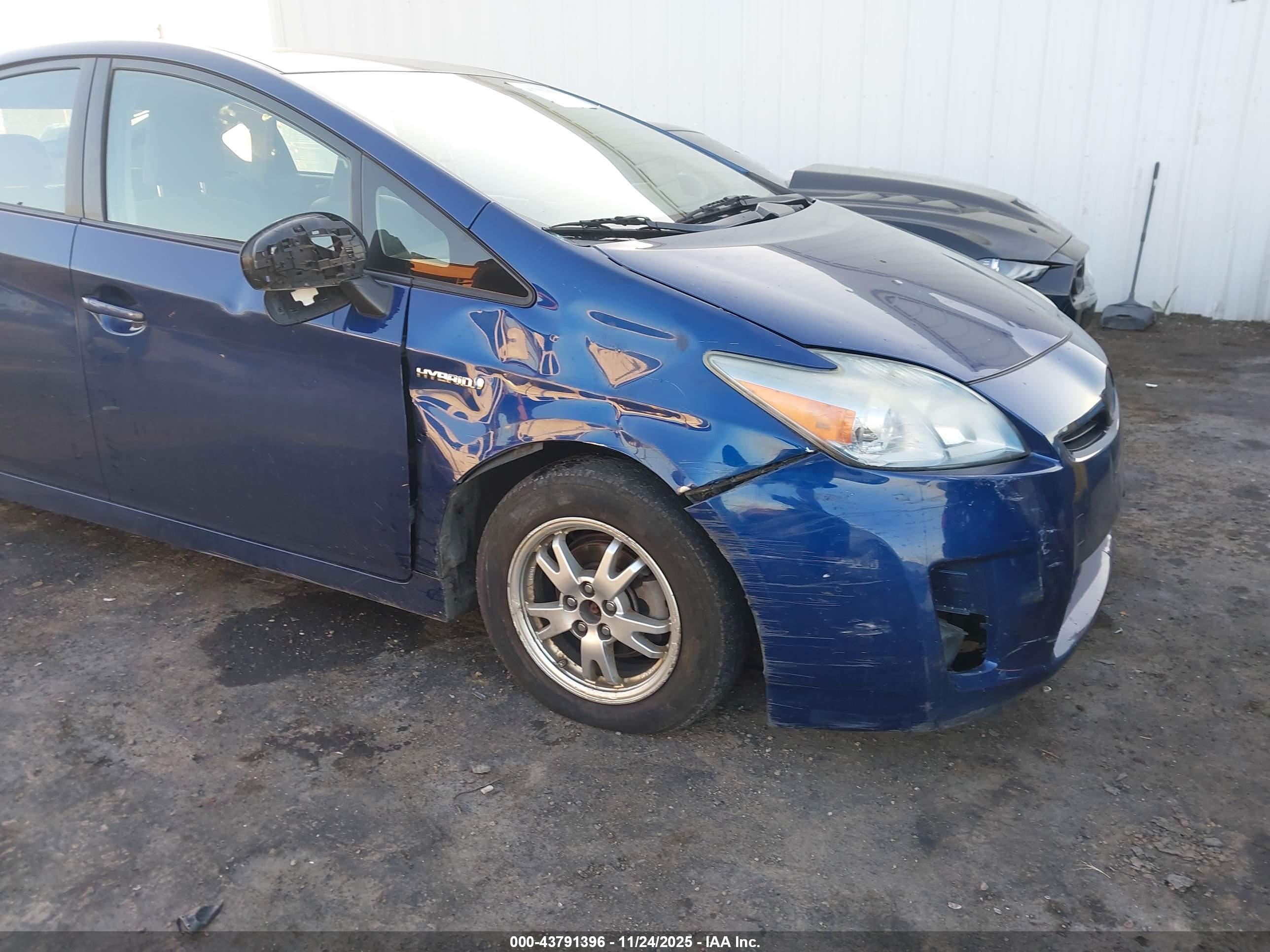 TOYOTA PRIUS image 6