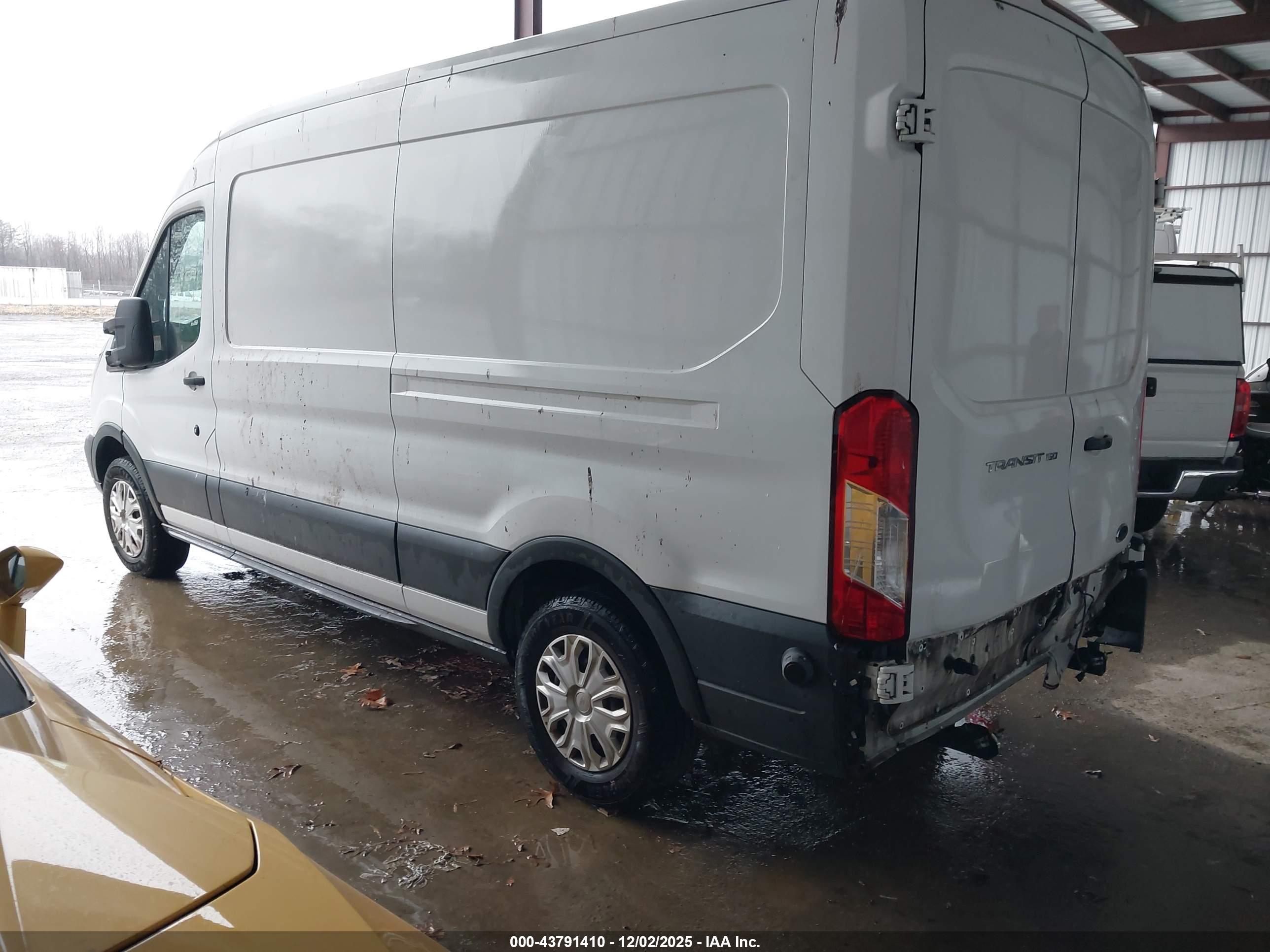FORD TRANSIT-150 image 3