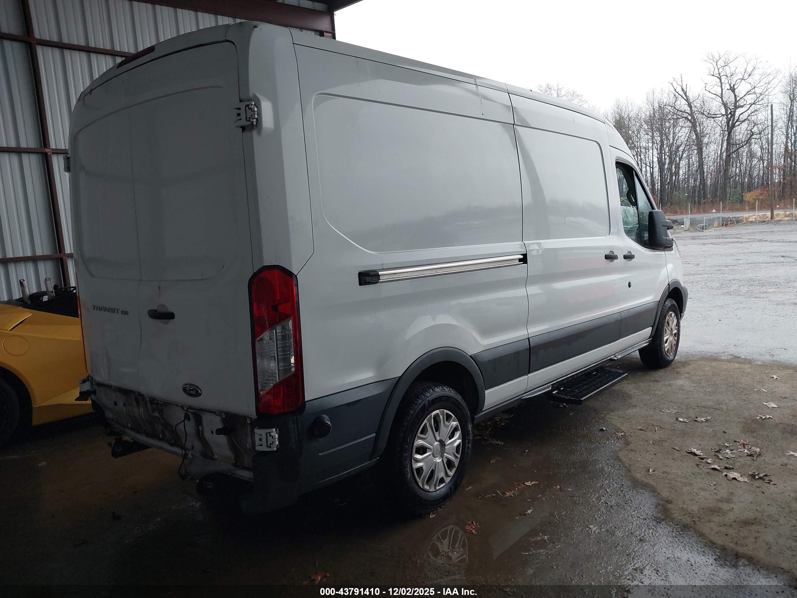 FORD TRANSIT-150 image 4