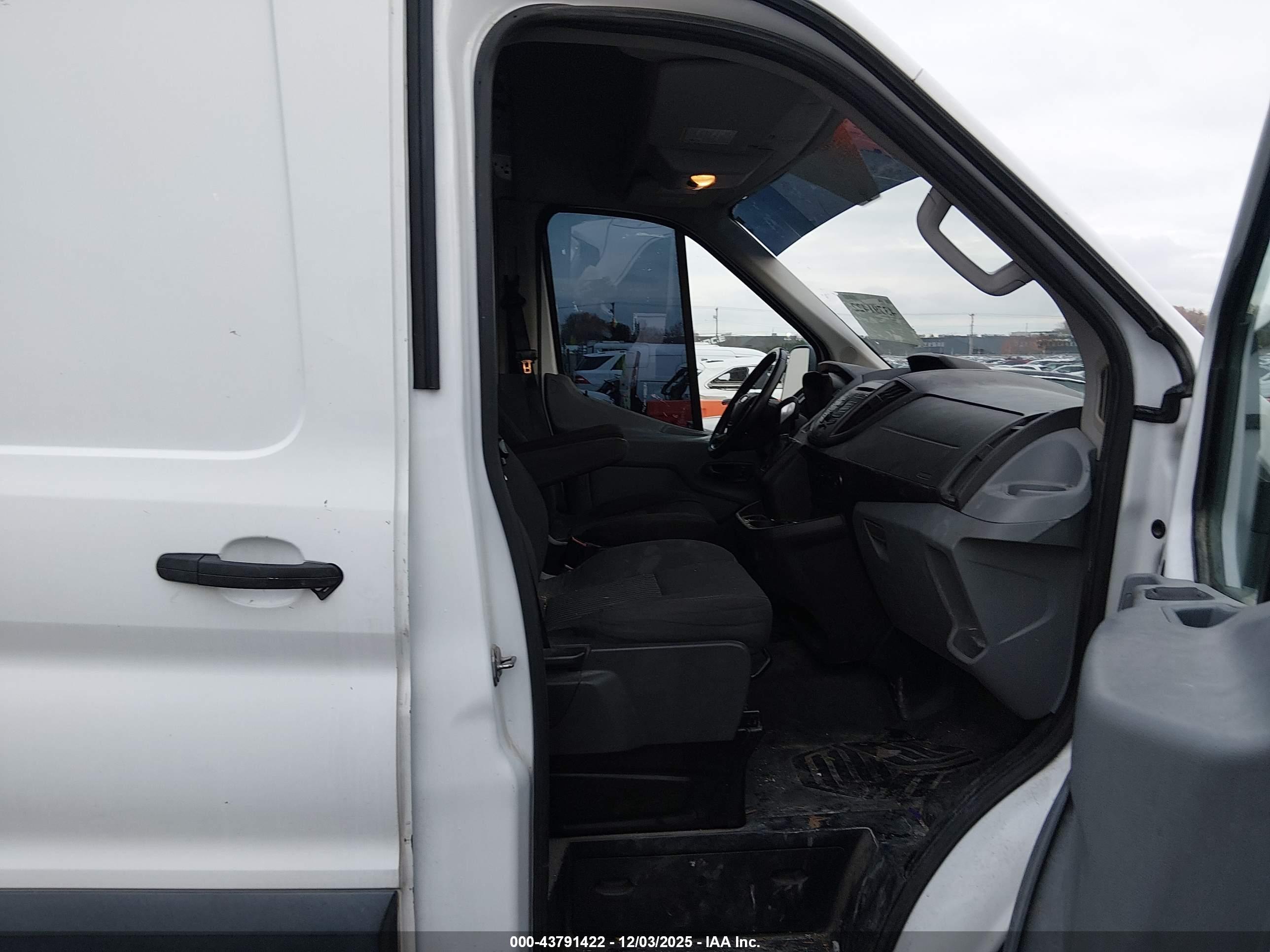 FORD TRANSIT-250 image 5