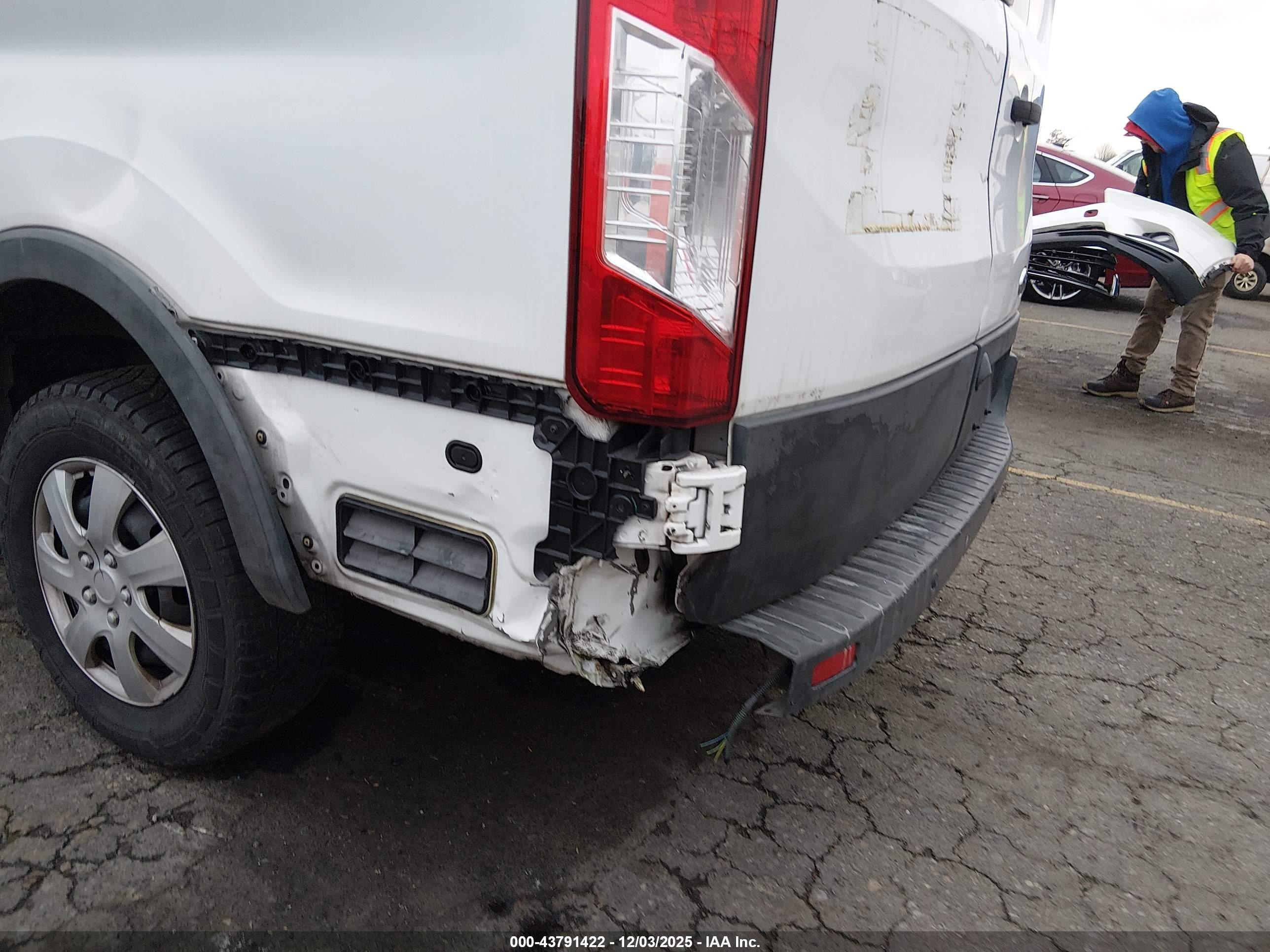 FORD TRANSIT-250 image 6